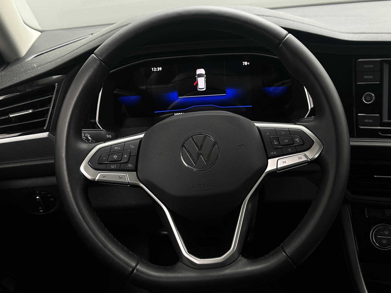 Thumbnail: 2023 Volkswagen Jetta - 4