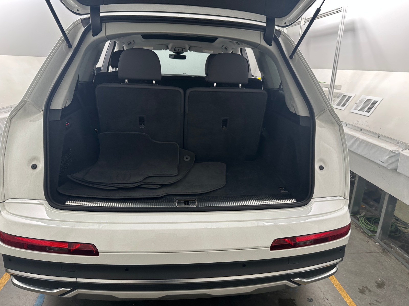 Thumbnail: 2024 Audi Q7 - 6