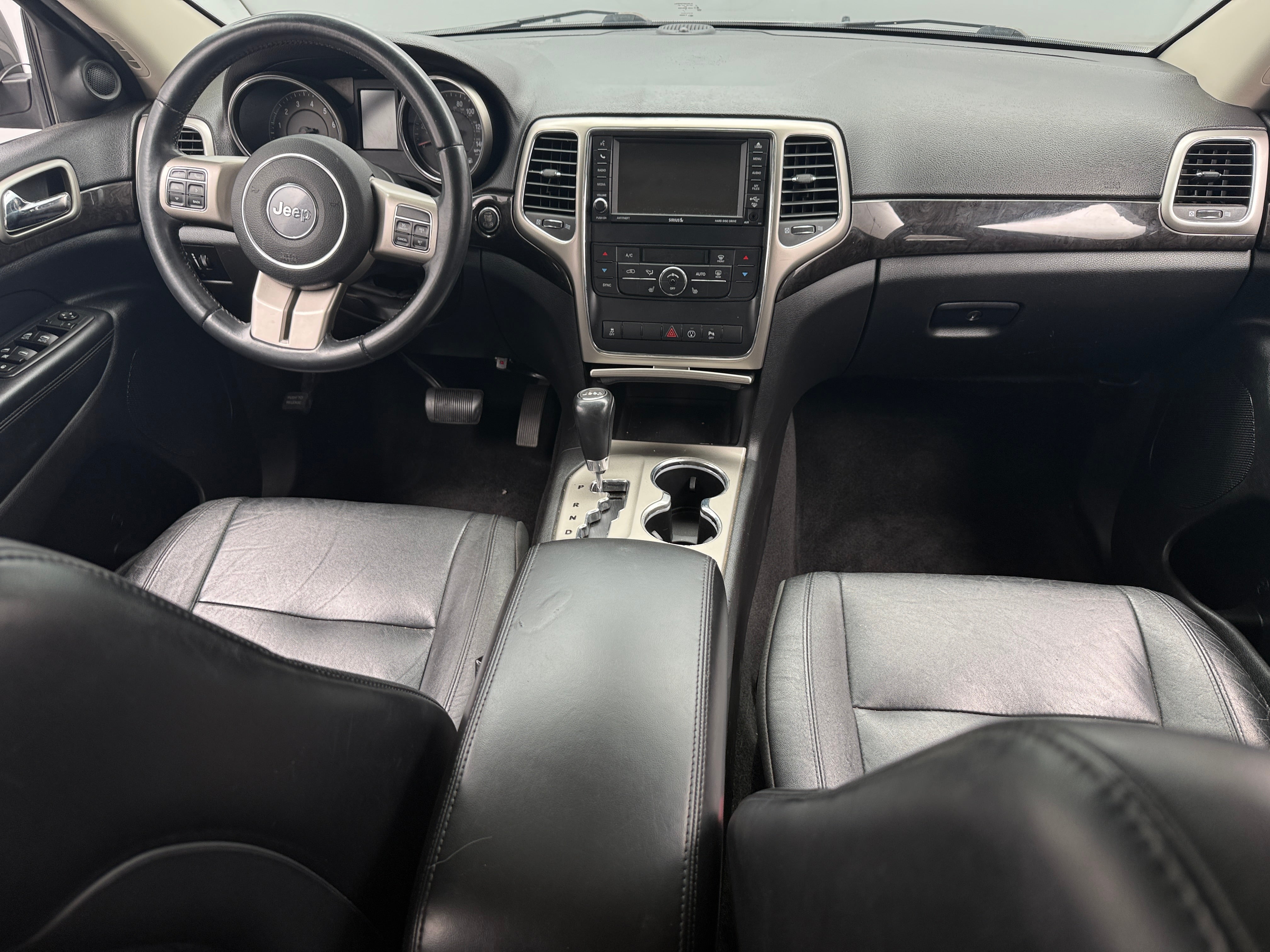 Used 2013 Jeep Grand Cherokee Laredo X with VIN 1C4RJEAG9DC504192 for sale in Pewaukee, WI