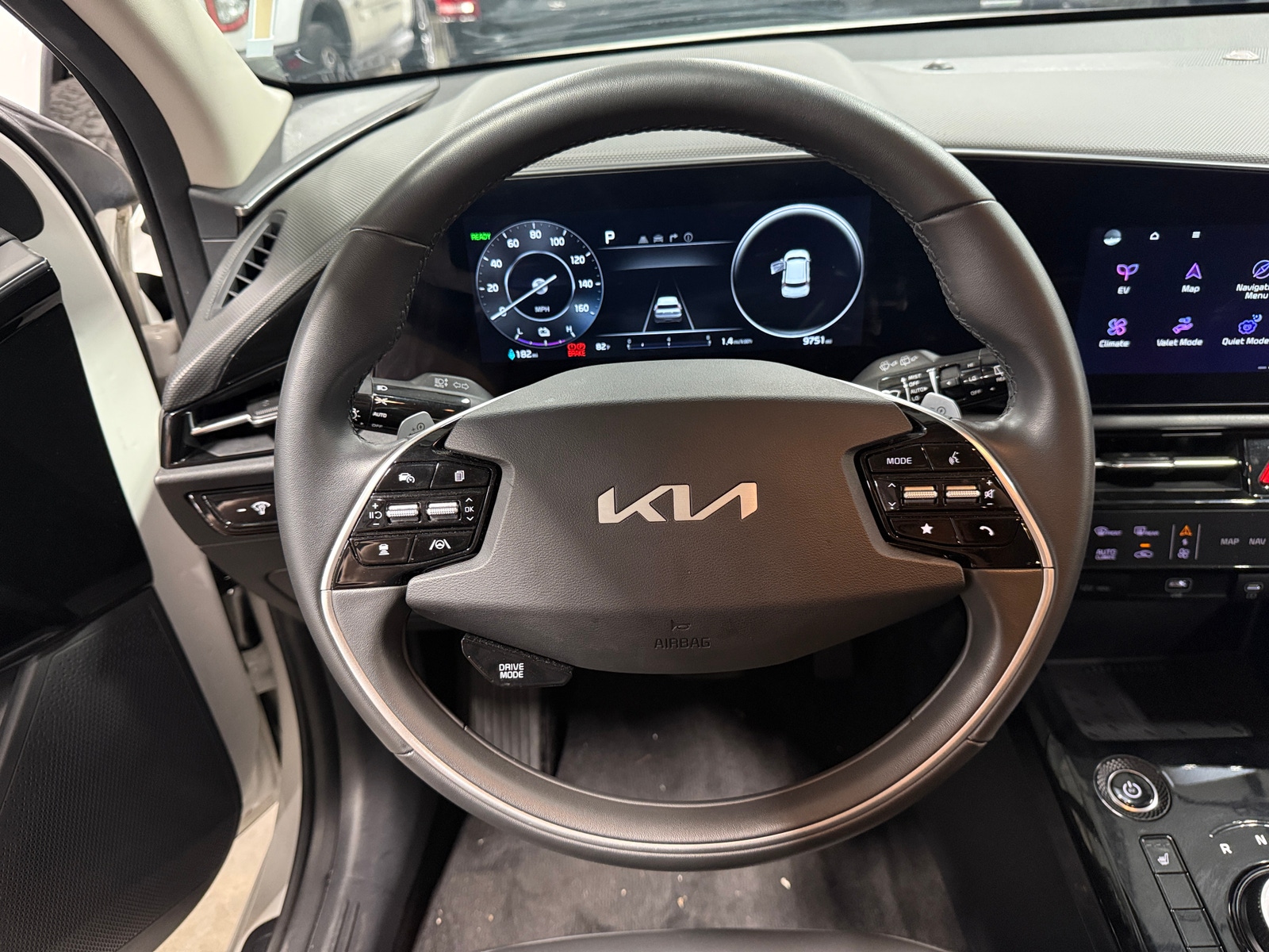 Thumbnail: 2024 Kia Niro - 5