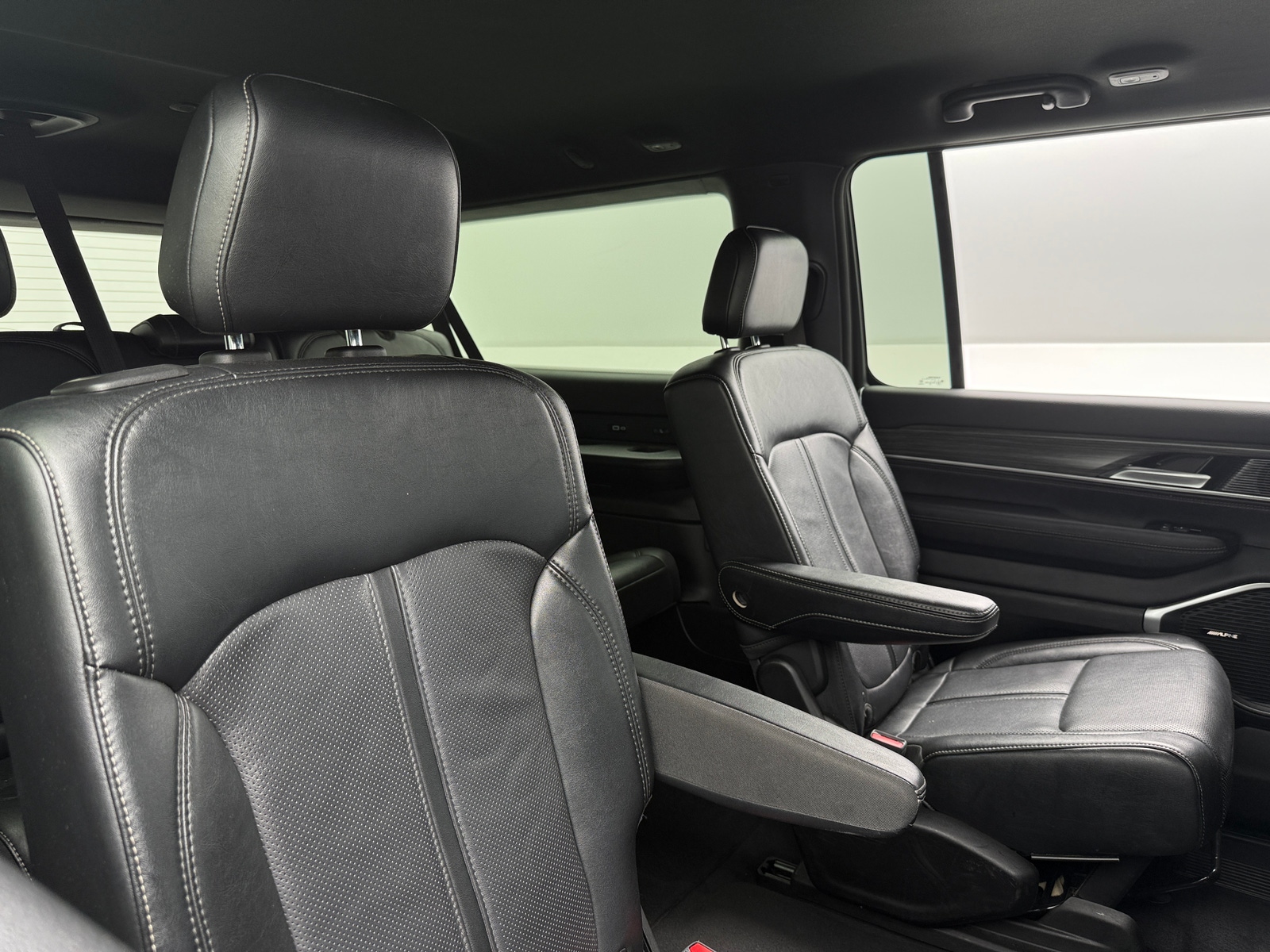 Thumbnail: 2024 Jeep Wagoneer - 5