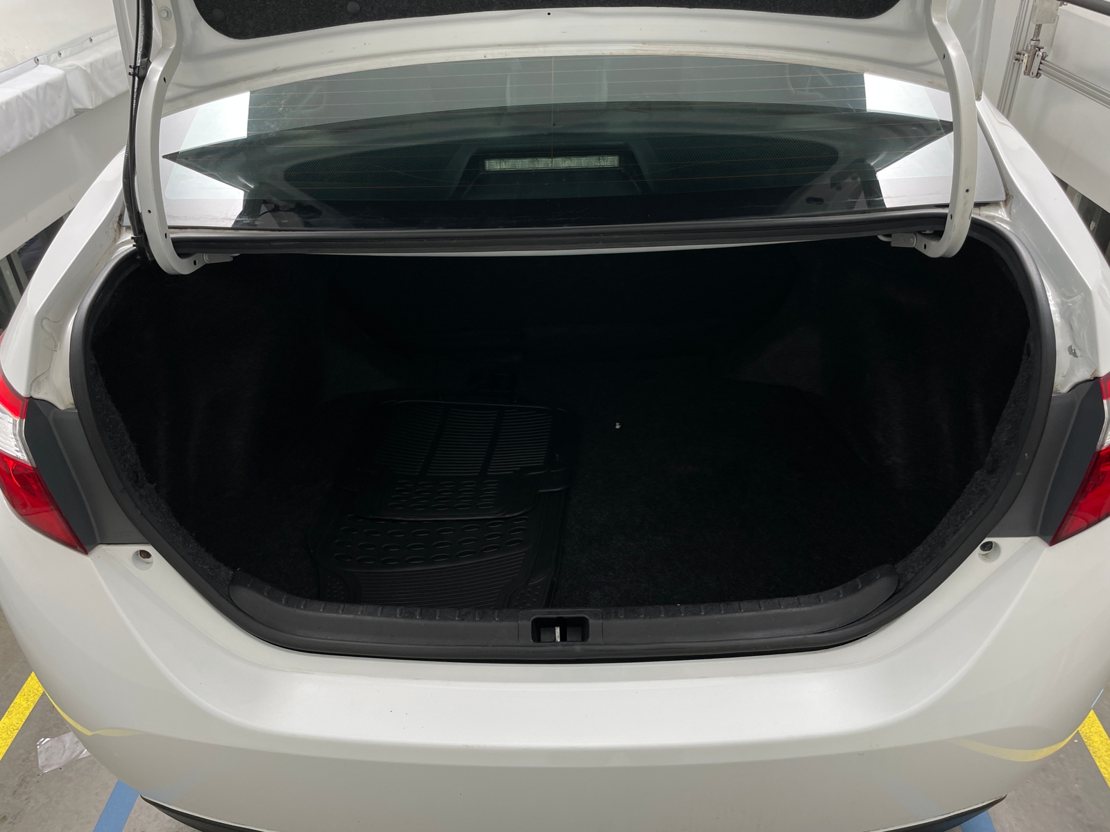 Thumbnail: 2014 Toyota Corolla - 7