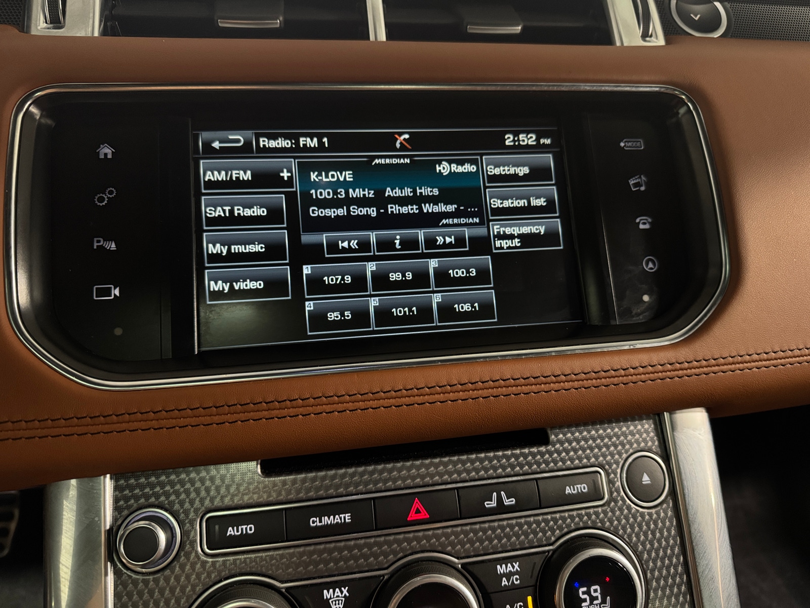 Thumbnail: 2016 Land Rover Range Rover Sport - 3