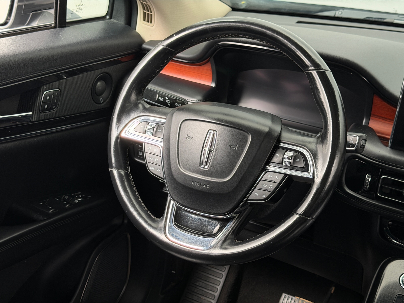 Thumbnail: 2021 Lincoln Nautilus - 4