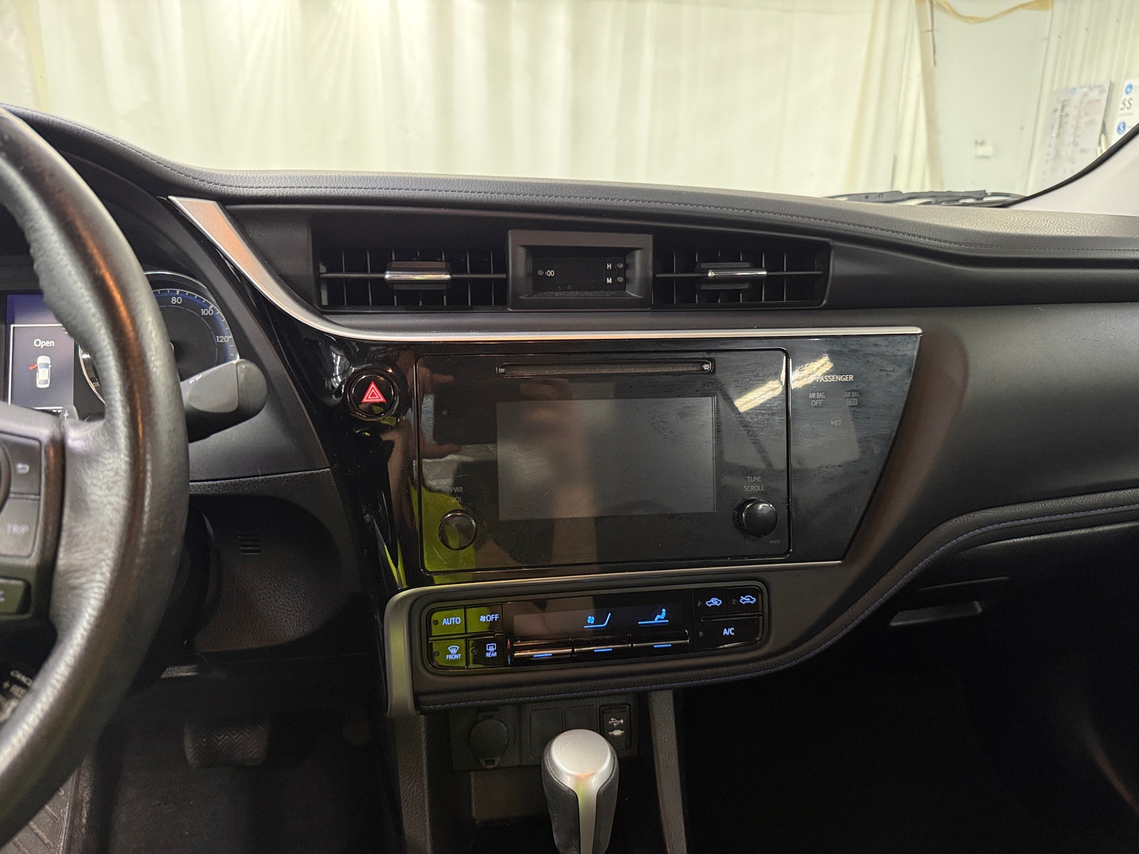 Thumbnail: 2017 Toyota Corolla - 4