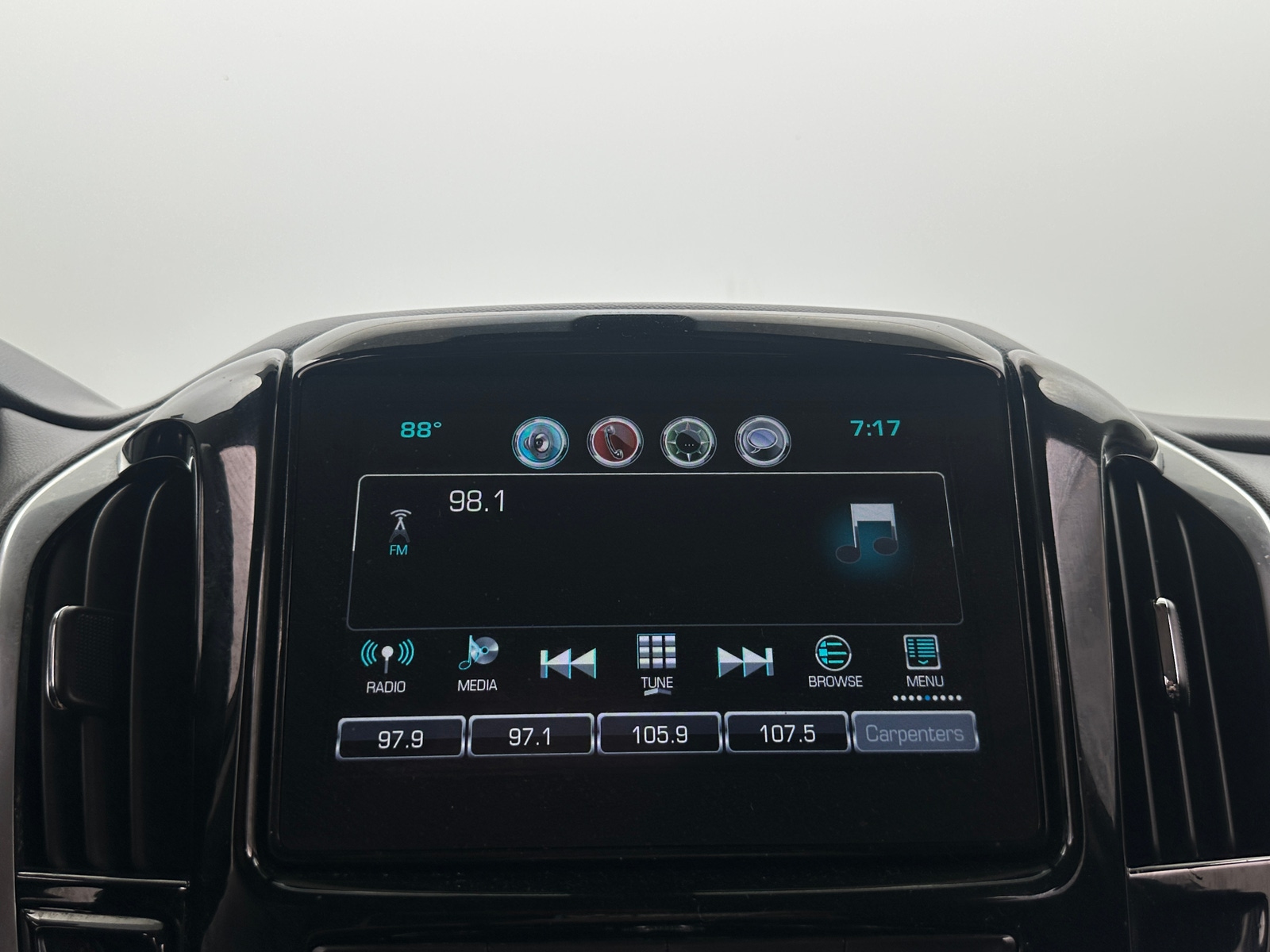 Thumbnail: 2019 Chevrolet Traverse - 4