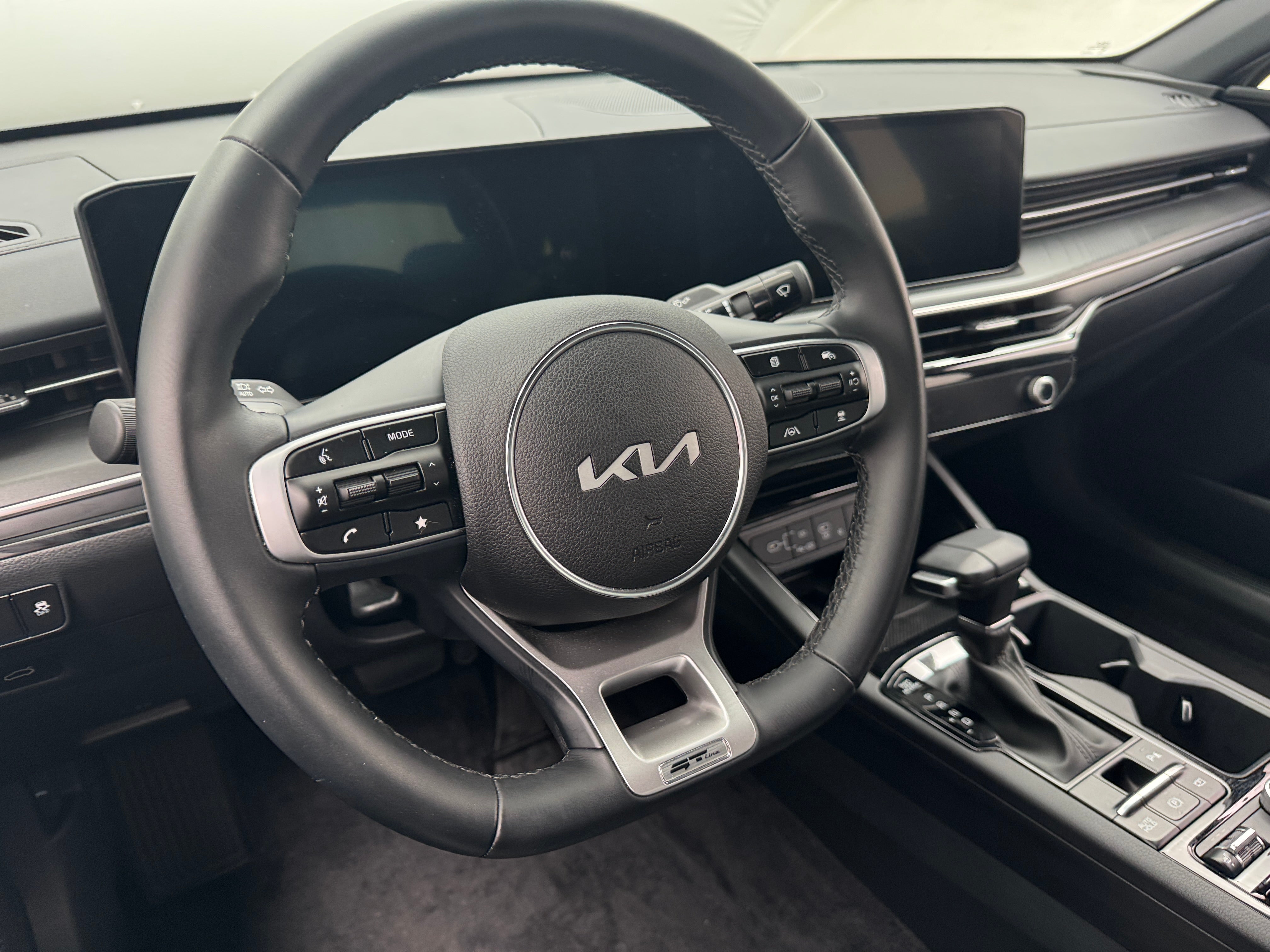 2025 Kia K5 GT-Line - Photo 4