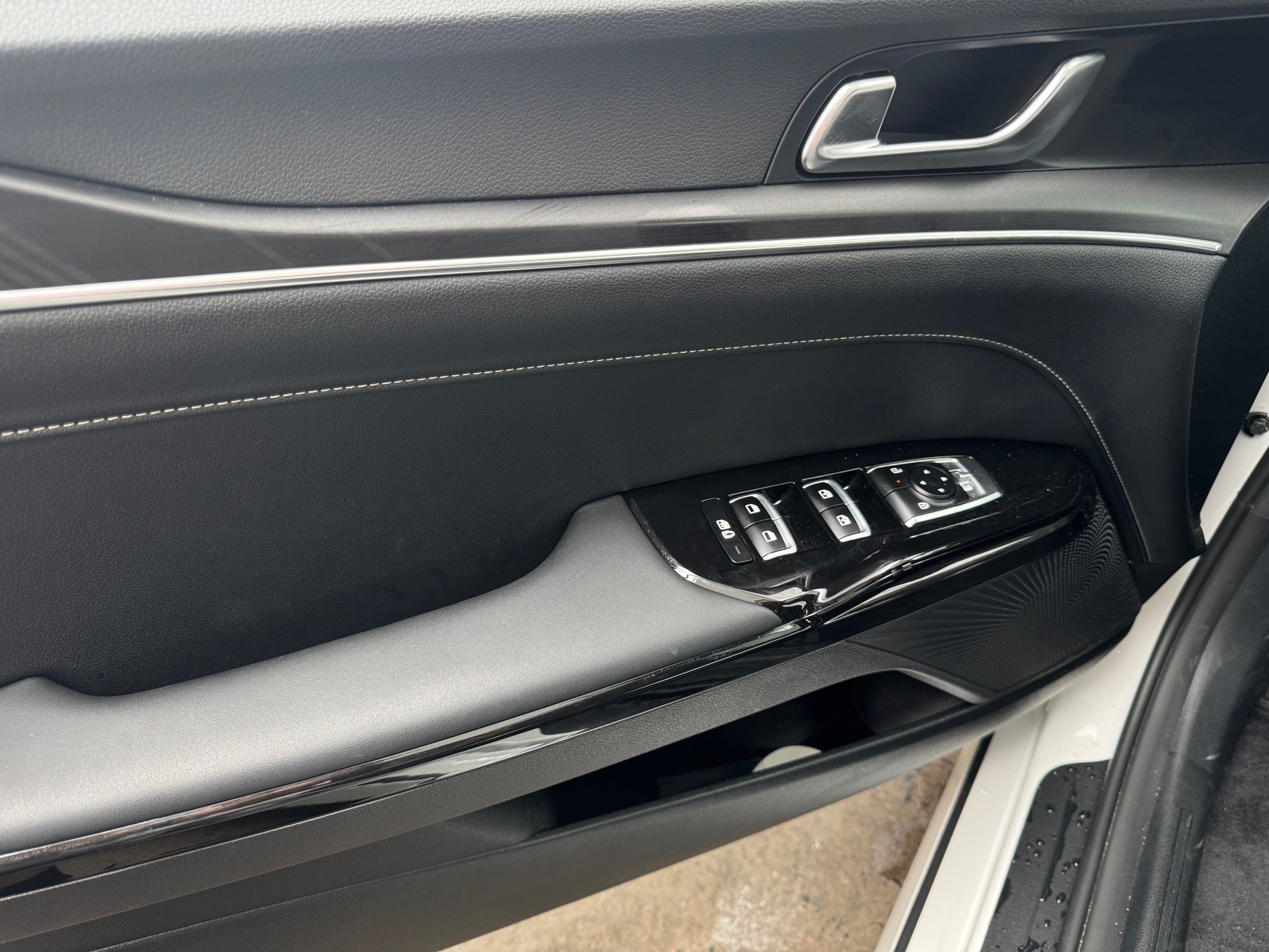 2025 Kia K5 GT-Line - Photo 8