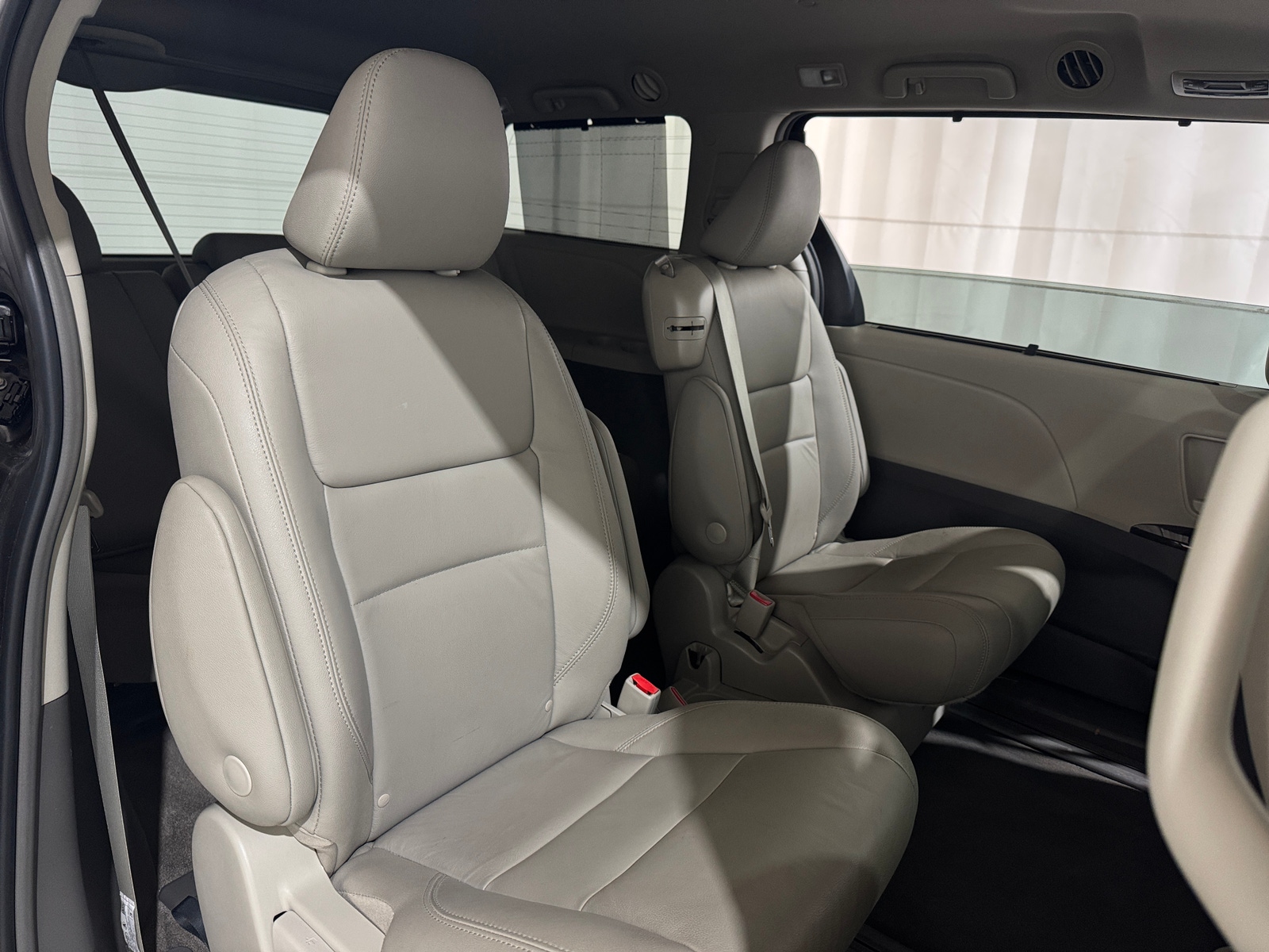 Thumbnail: 2019 Toyota Sienna - 5