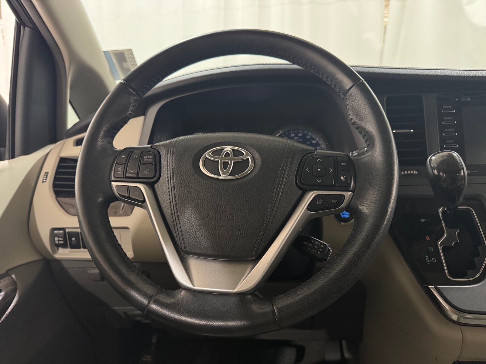 Thumbnail: 2019 Toyota Sienna - 4