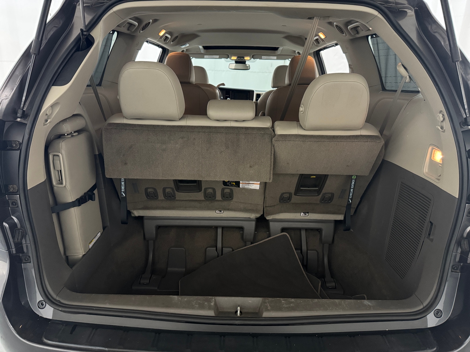 Thumbnail: 2019 Toyota Sienna - 6