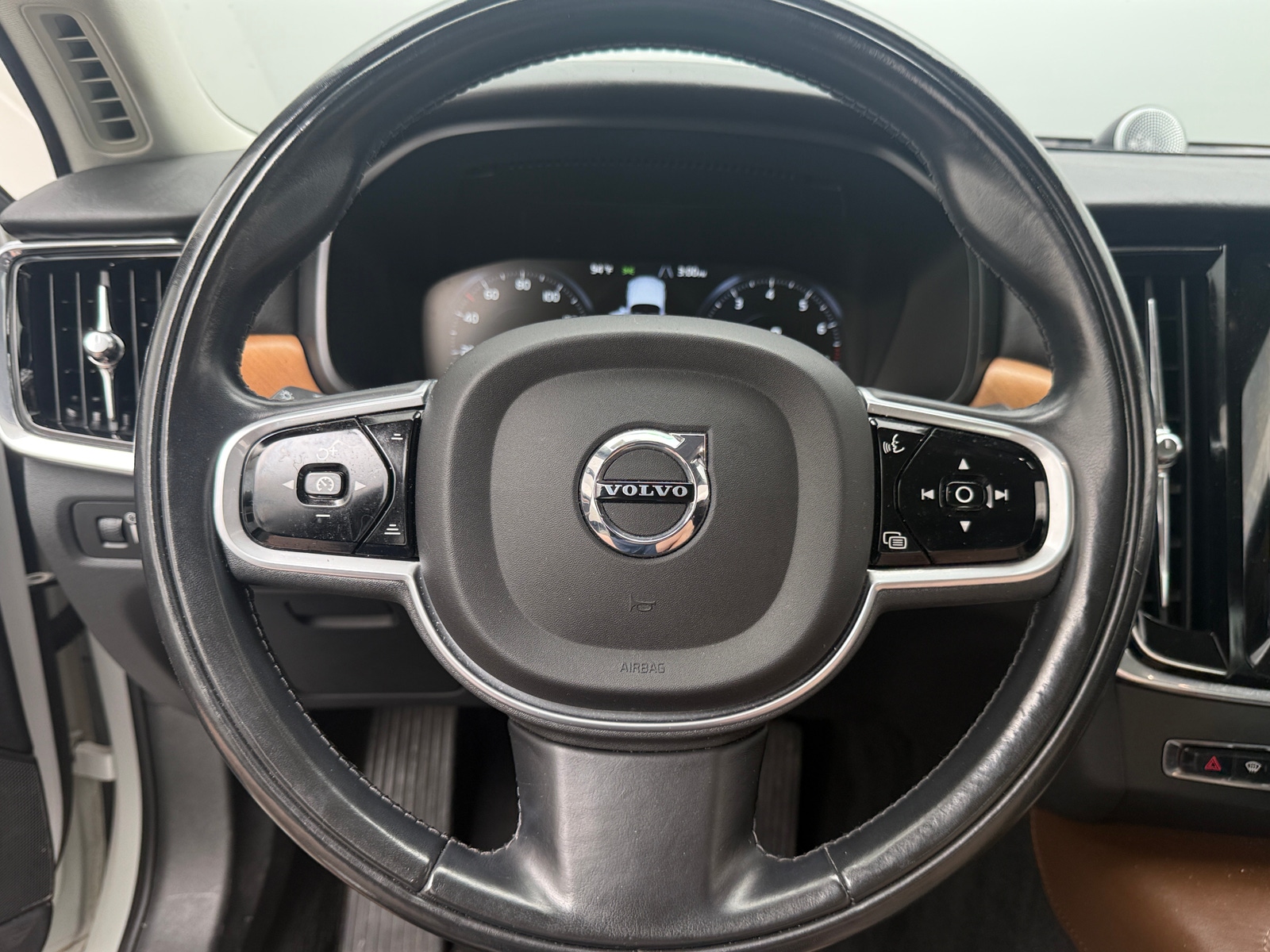 Thumbnail: 2018 Volvo S90 - 4