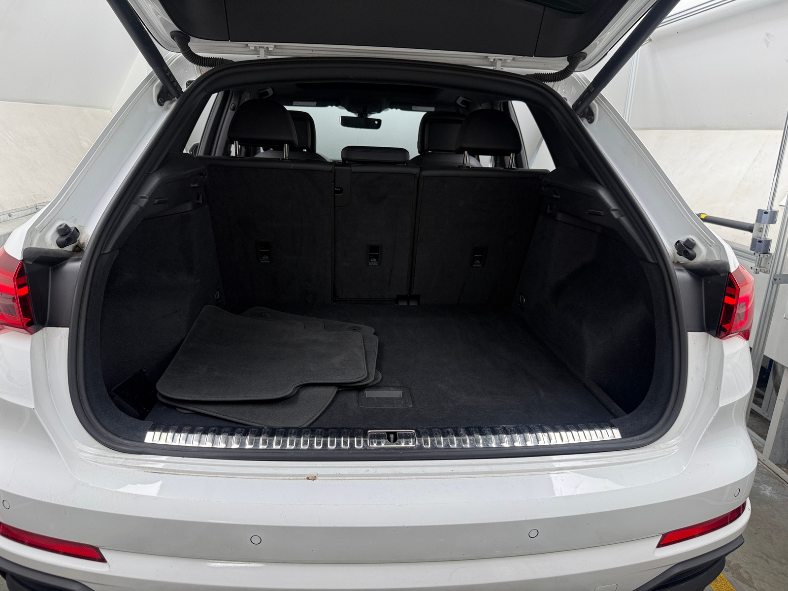 Thumbnail: 2024 Audi Q3 - 6