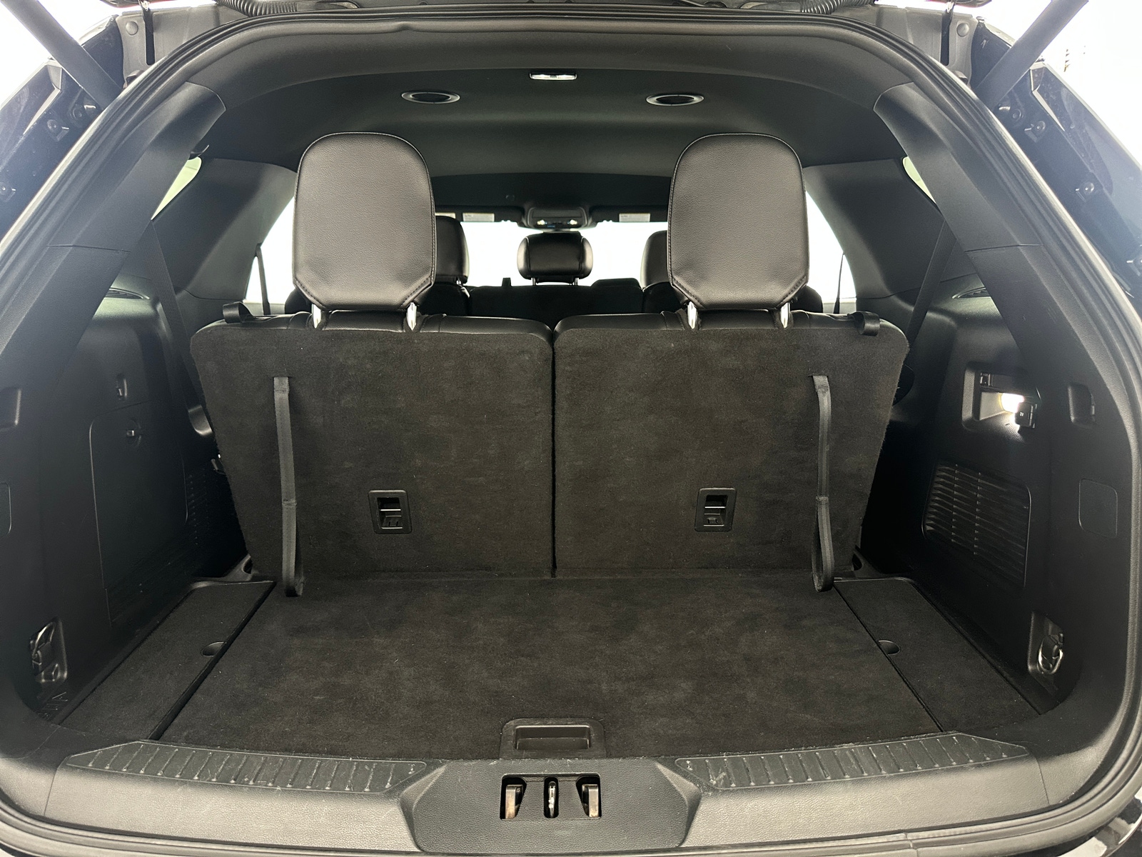 Thumbnail: 2020 Ford Explorer - 6