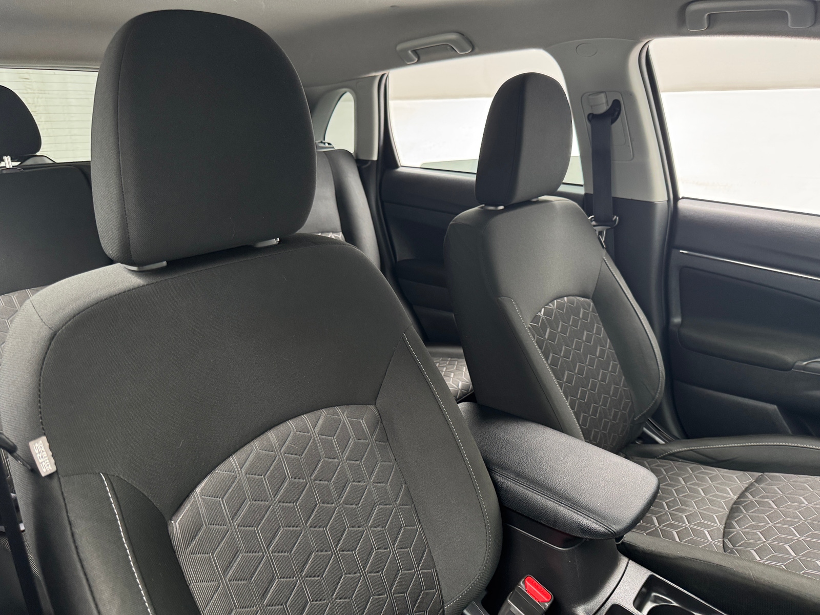 Thumbnail: 2023 Mitsubishi Outlander Sport - 2