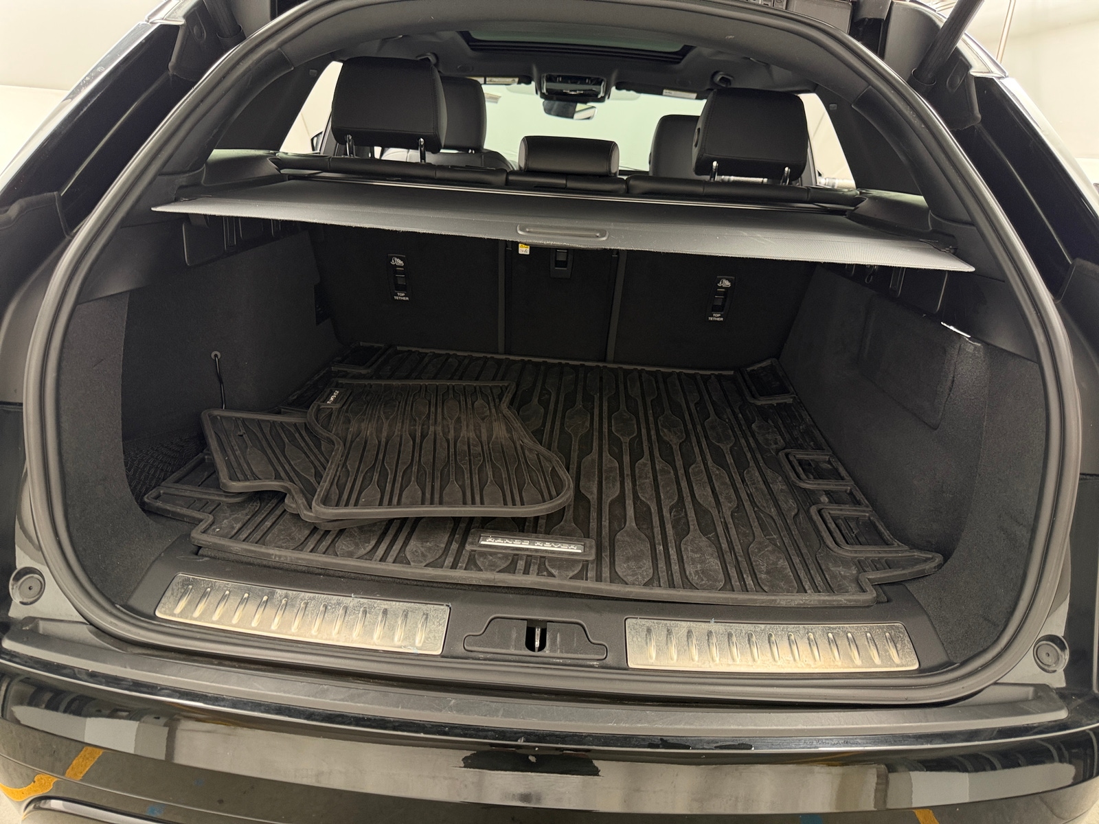 Thumbnail: 2025 Land Rover Range Rover Velar - 6