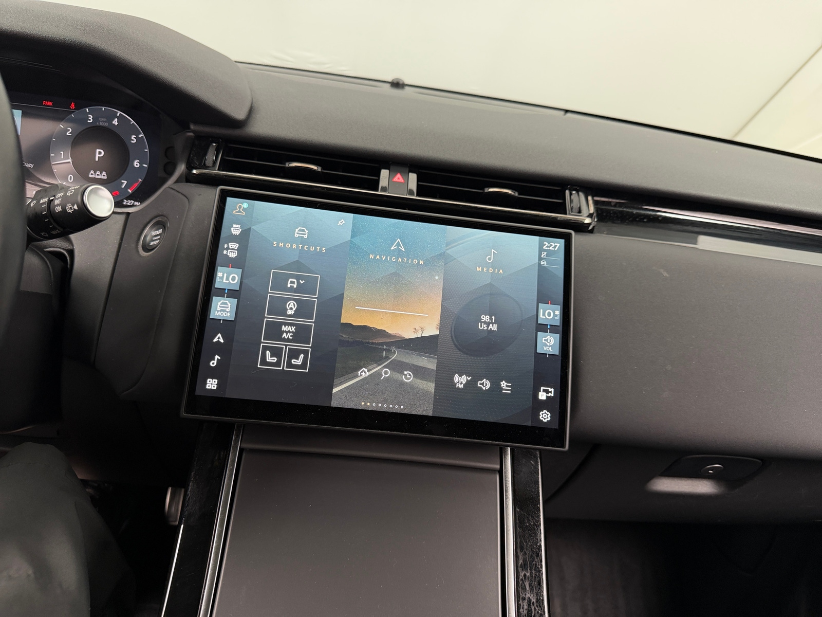 Thumbnail: 2025 Land Rover Range Rover Velar - 3