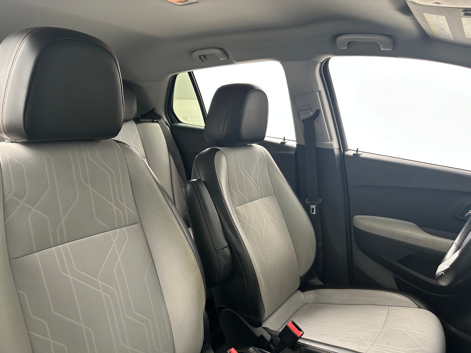 Thumbnail: 2017 Chevrolet Trax - 2