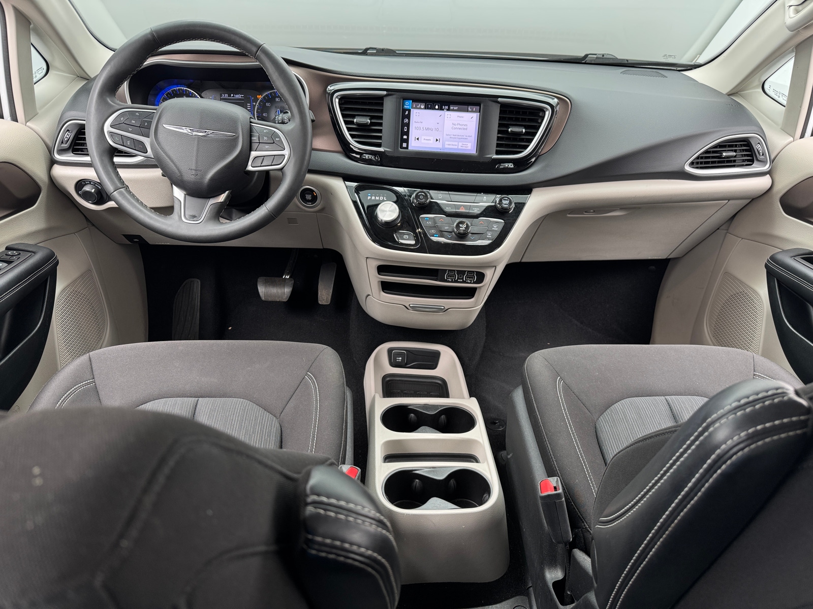 Thumbnail: 2023 Chrysler Voyager - 3