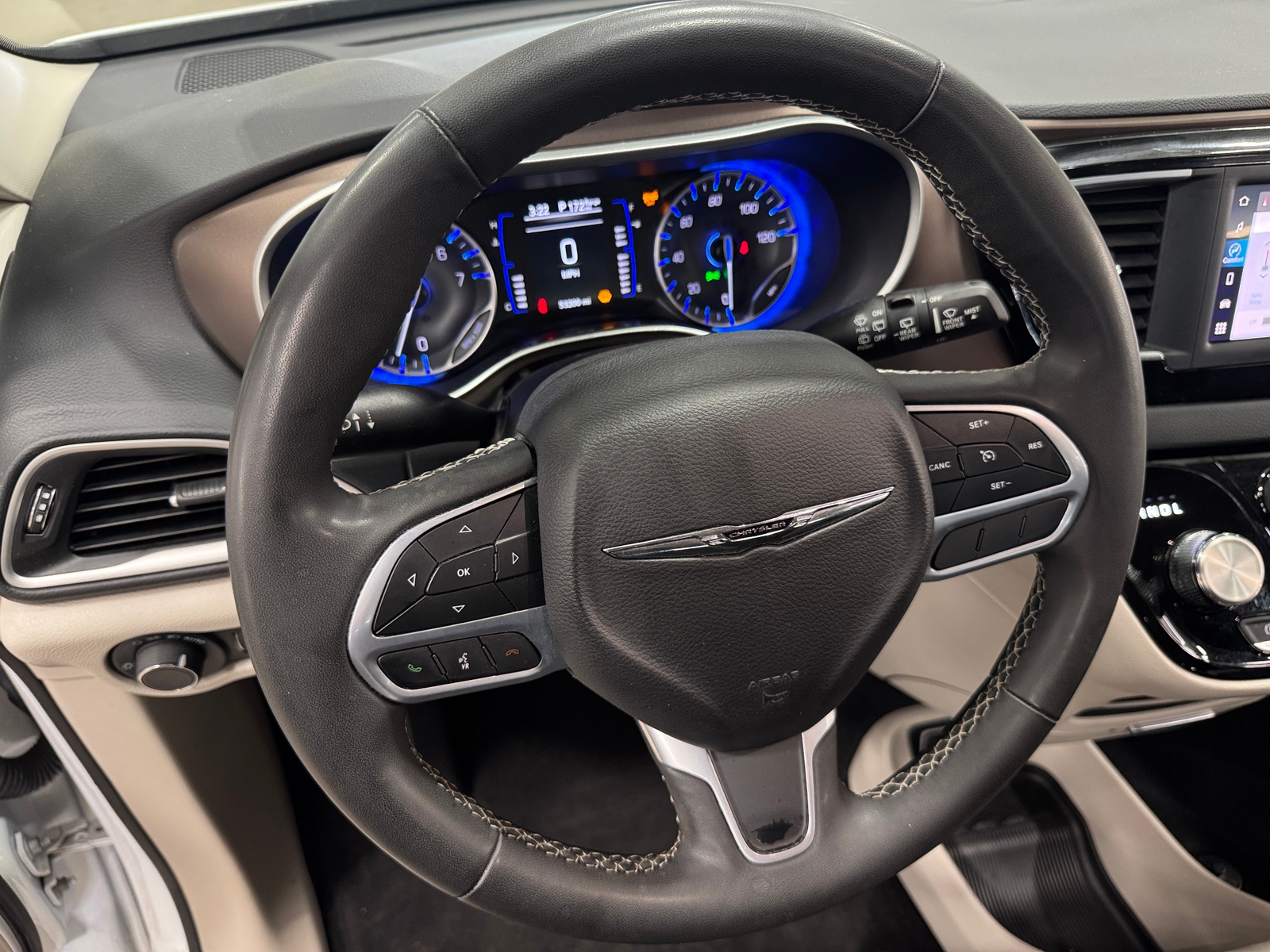 Thumbnail: 2023 Chrysler Voyager - 5