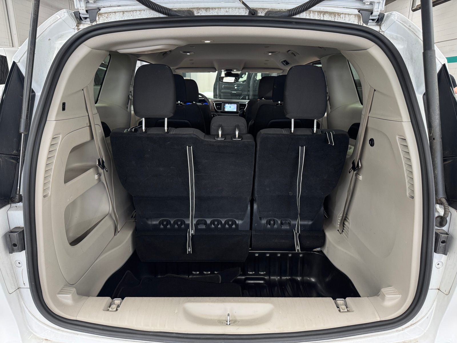 Thumbnail: 2023 Chrysler Voyager - 7