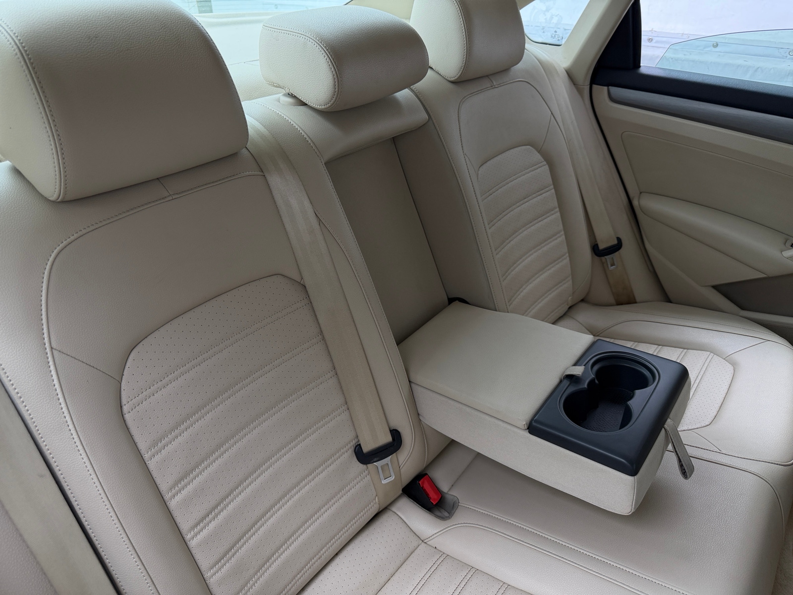 Thumbnail: 2015 Volkswagen Passat - 6