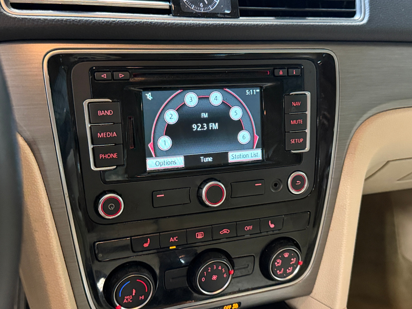 Thumbnail: 2015 Volkswagen Passat - 4