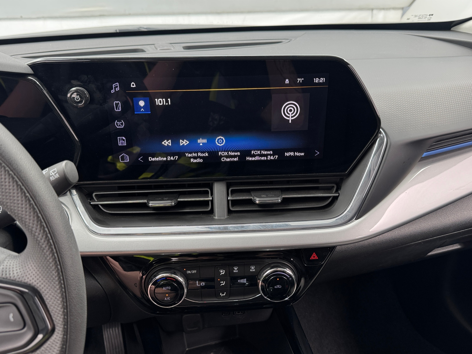 Thumbnail: 2025 Chevrolet Trax - 4