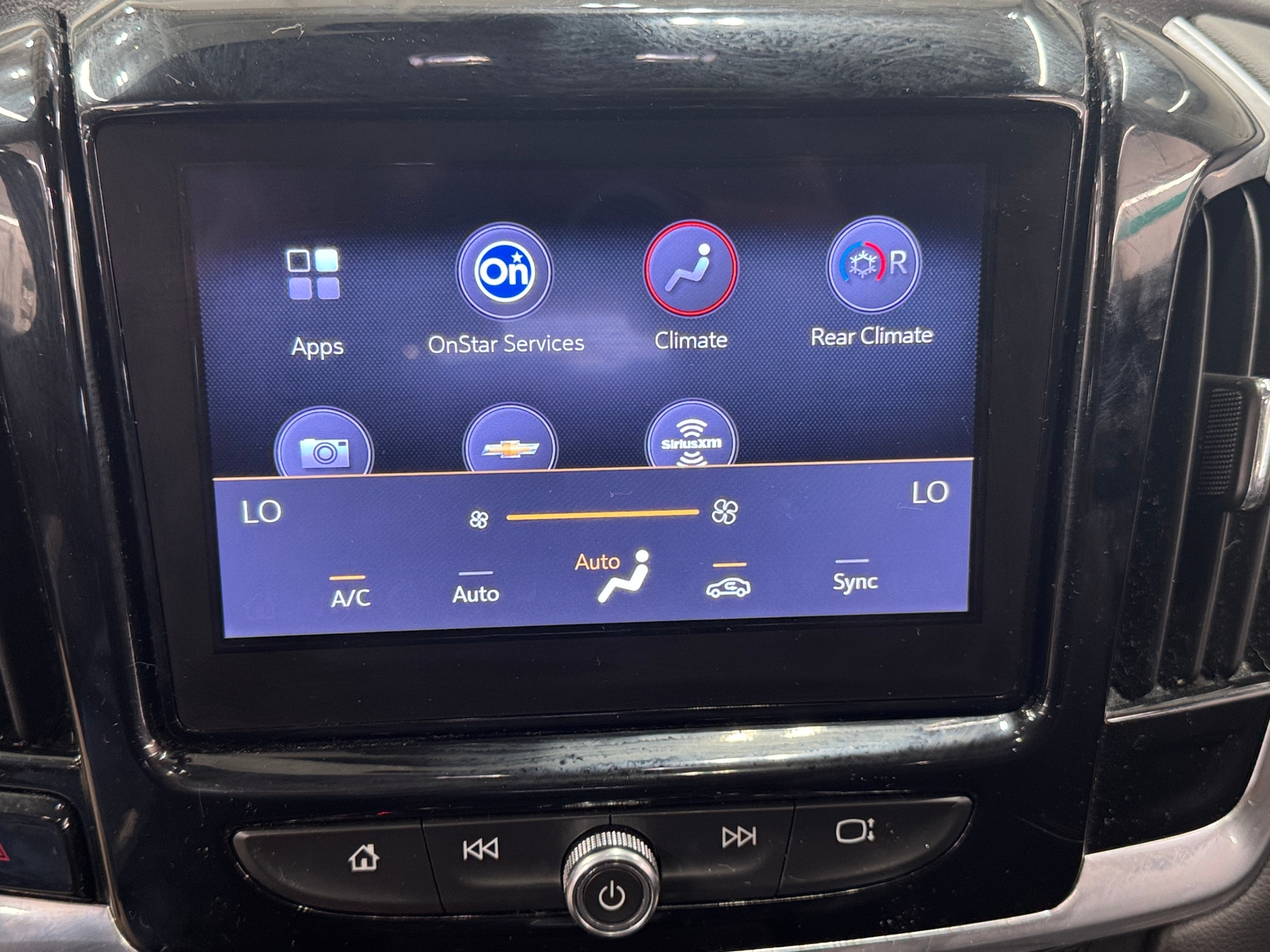Thumbnail: 2021 Chevrolet Traverse - 3
