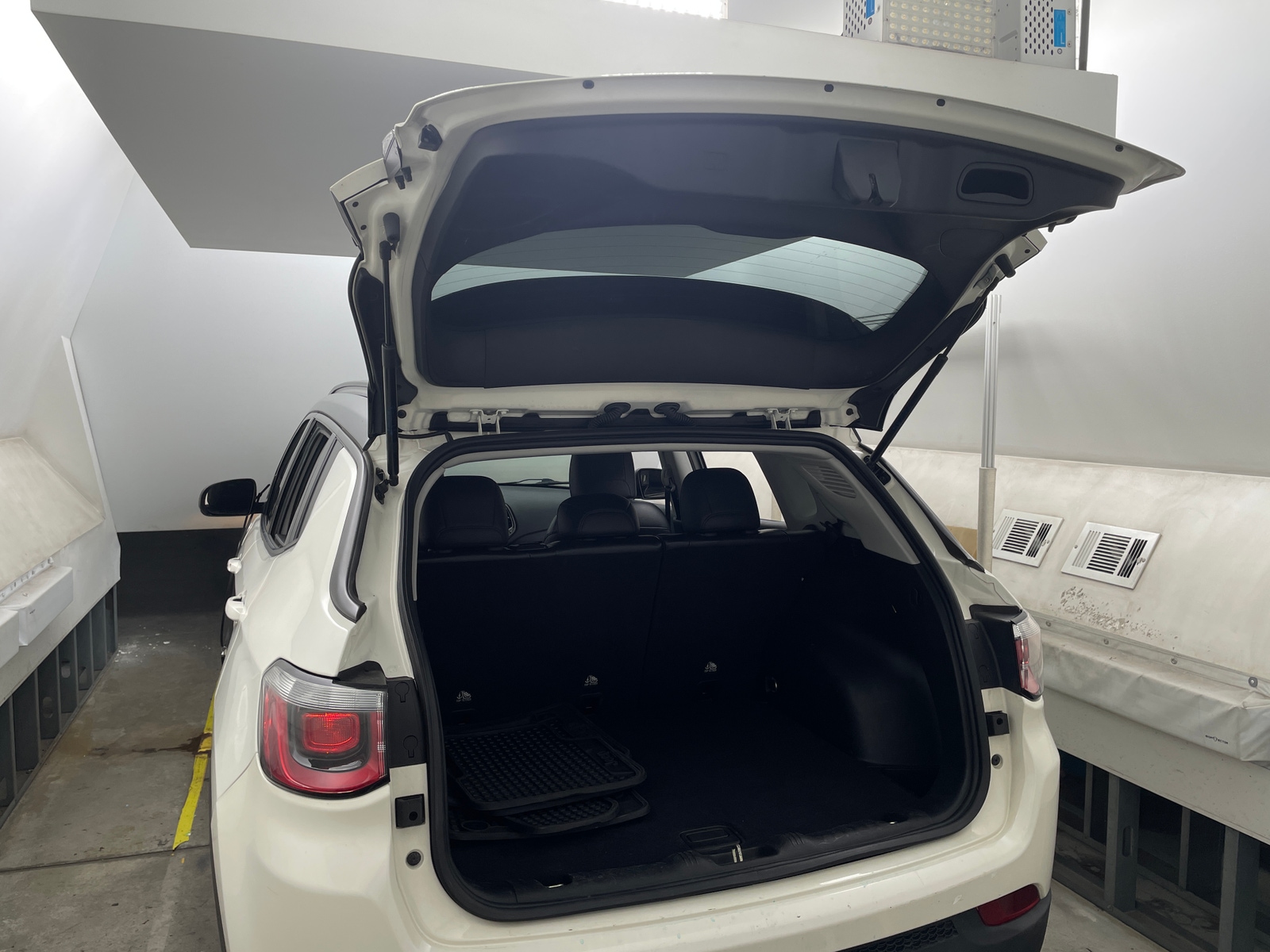 Thumbnail: 2020 Jeep Compass - 6