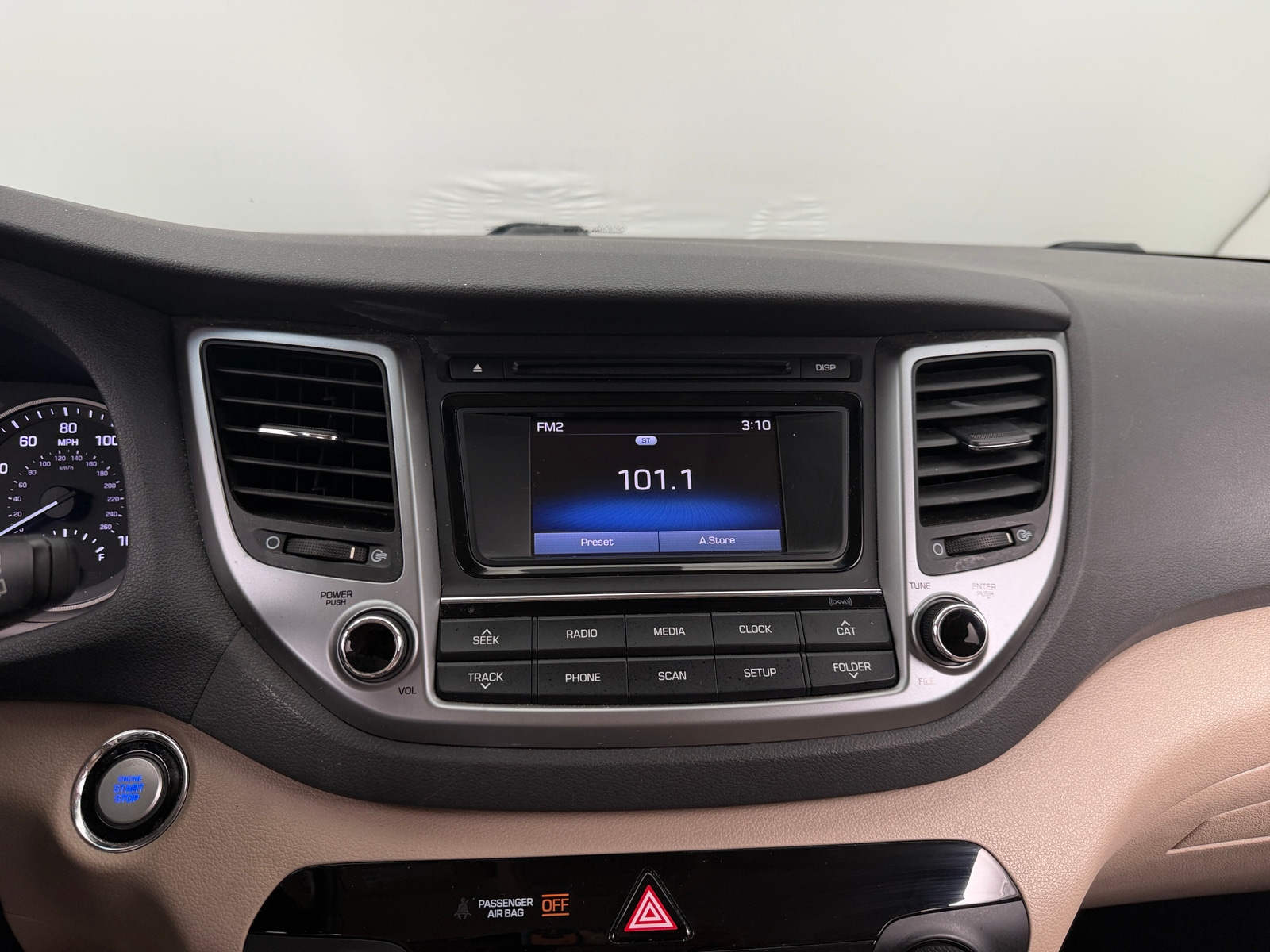 Thumbnail: 2016 Hyundai Tucson - 4