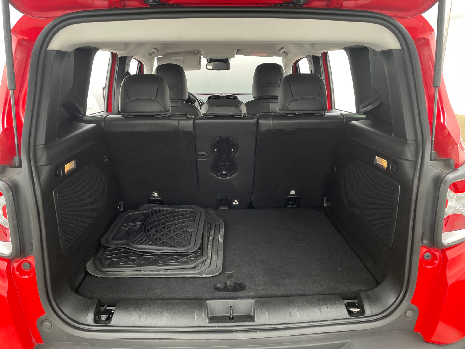 Thumbnail: 2015 Jeep Renegade - 6