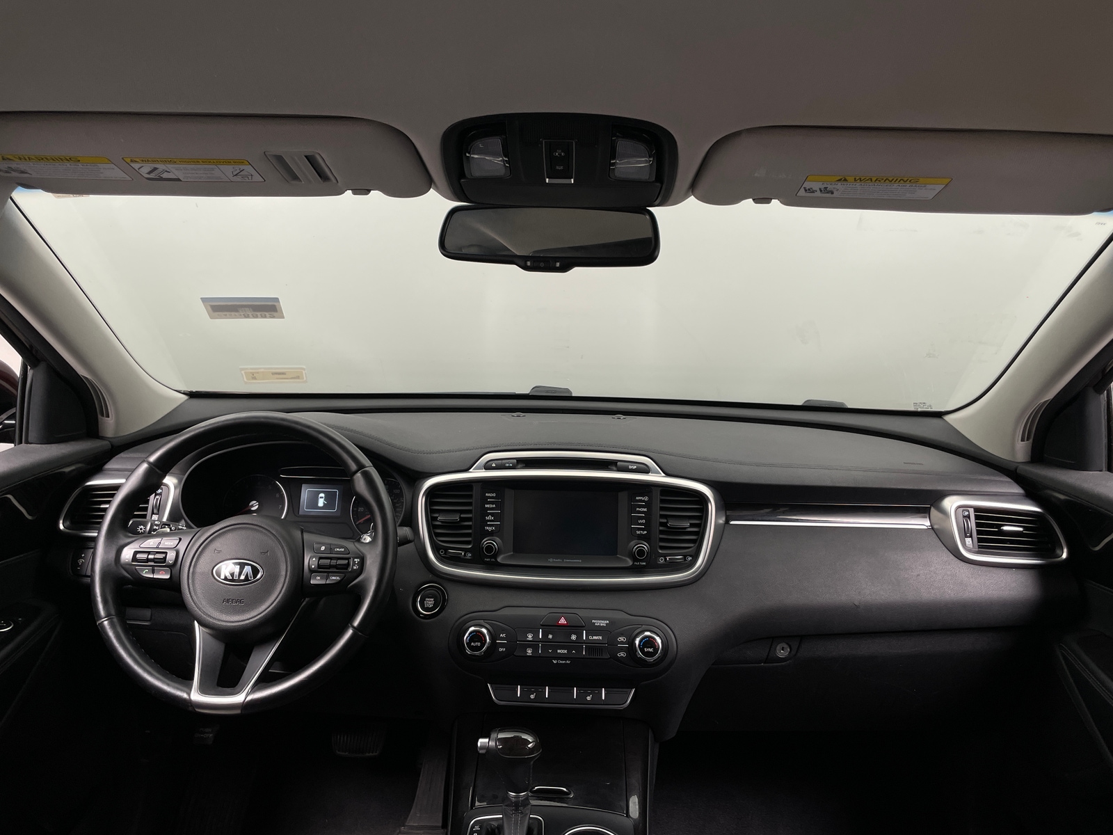 Thumbnail: 2017 Kia Sorento - 3