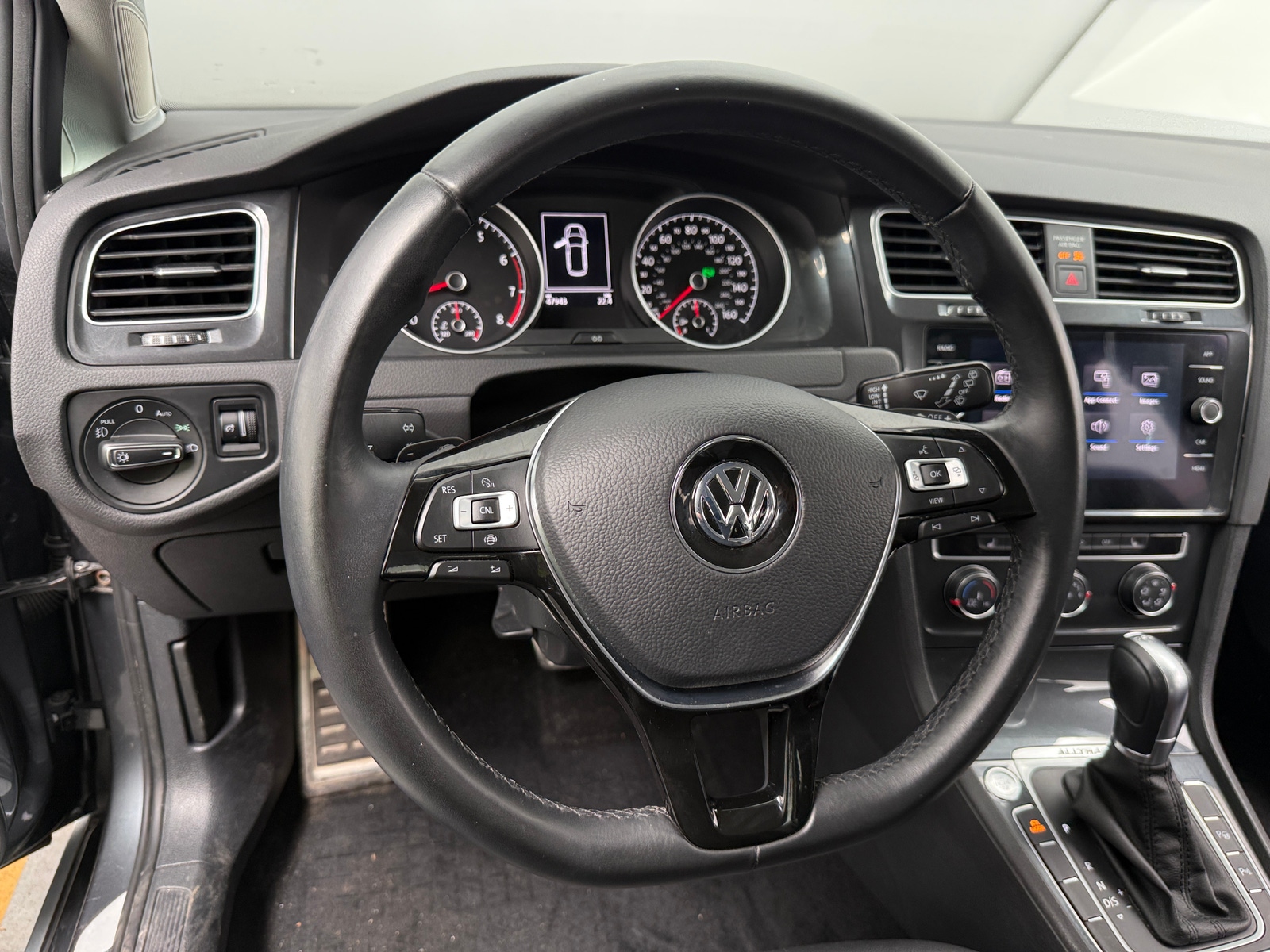 Thumbnail: 2019 Volkswagen Golf - 4