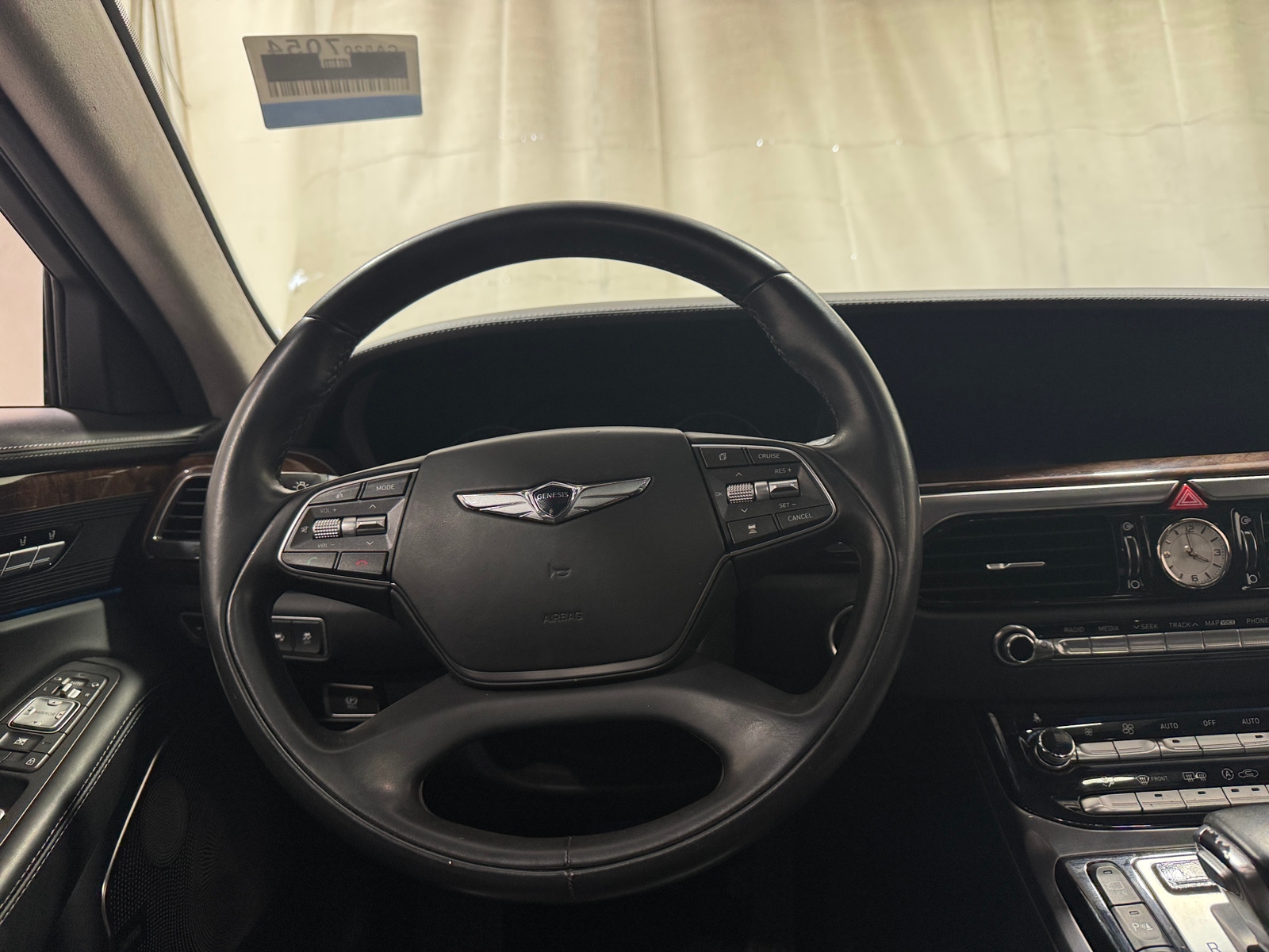 Thumbnail: 2017 Genesis G90 - 4