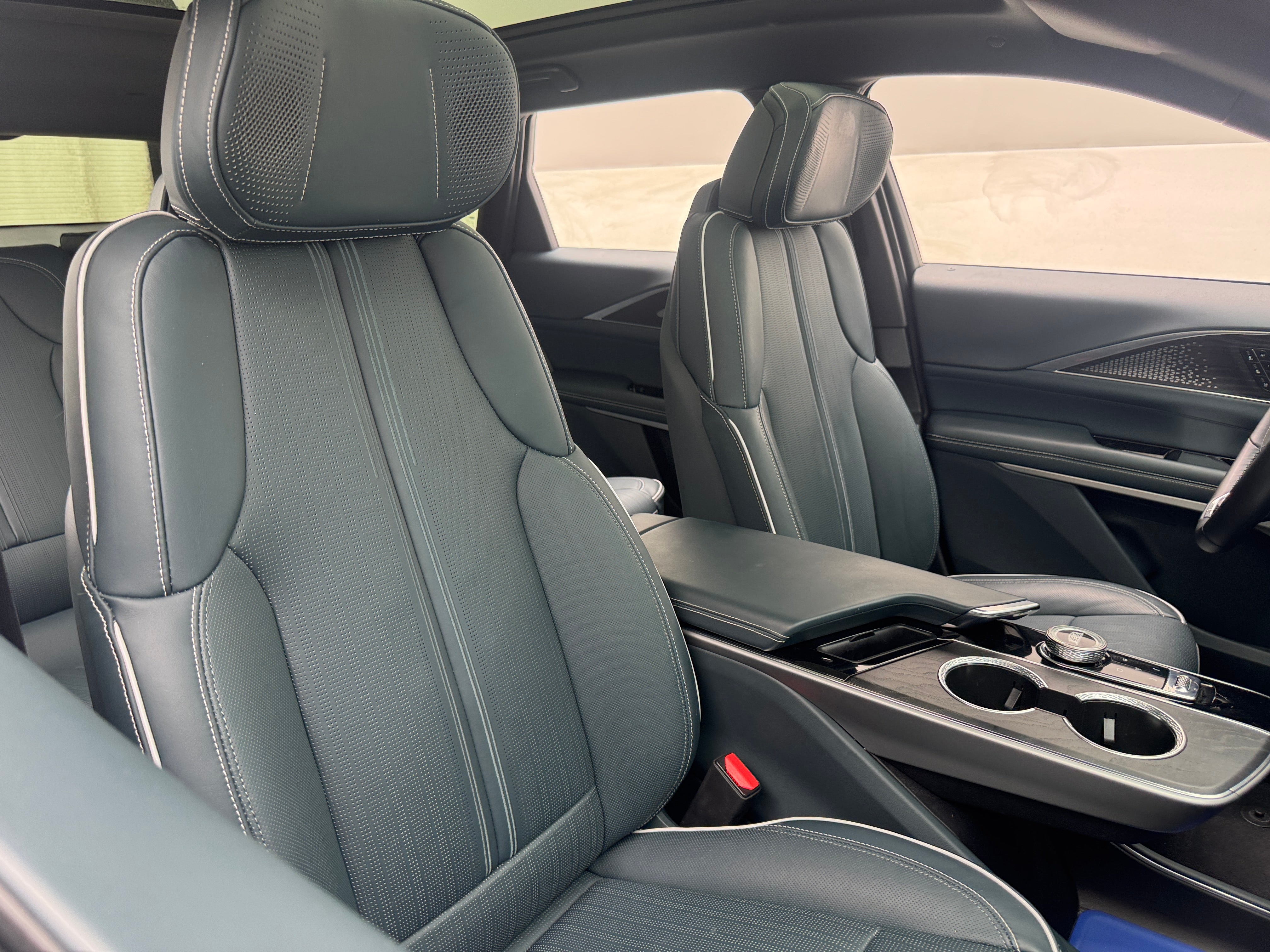 Used 2024 Cadillac LYRIQ Sport 3 with VIN 1GYKPWRL5RZ125194 for sale in Auburn, WA
