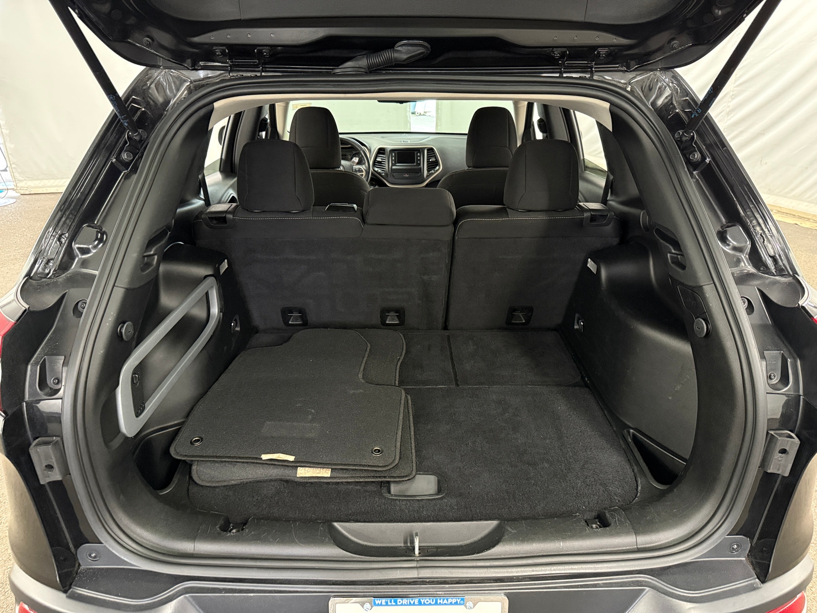 Thumbnail: 2015 Jeep Cherokee - 7