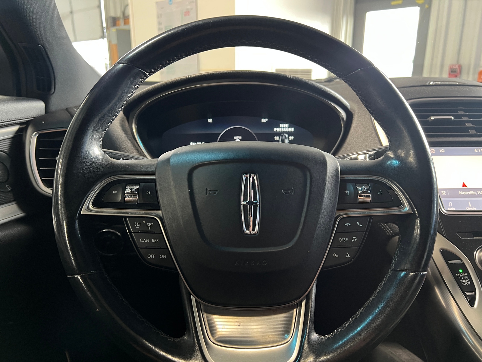 Thumbnail: 2019 Lincoln Nautilus - 4