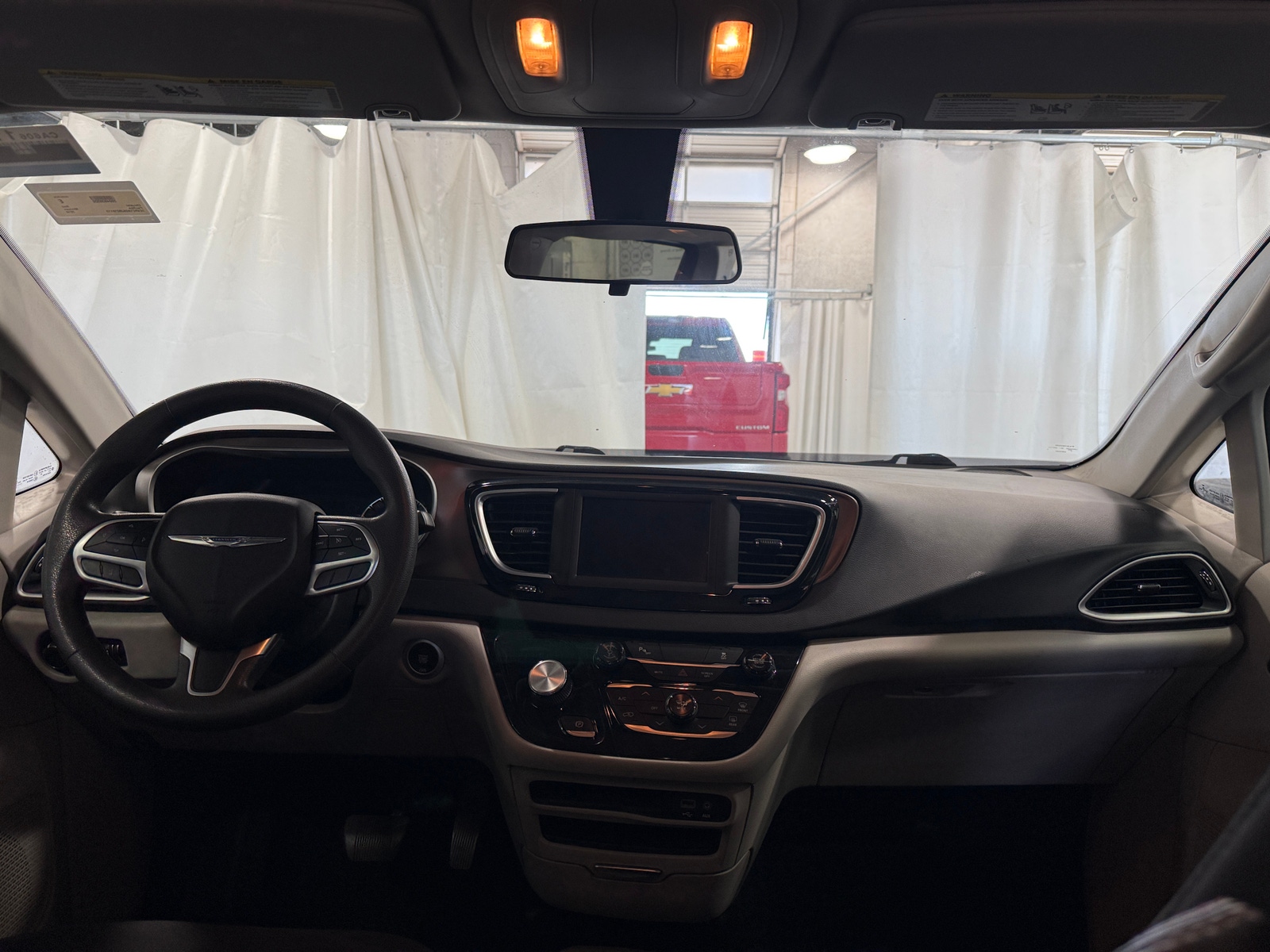 Thumbnail: 2018 Chrysler Pacifica - 3