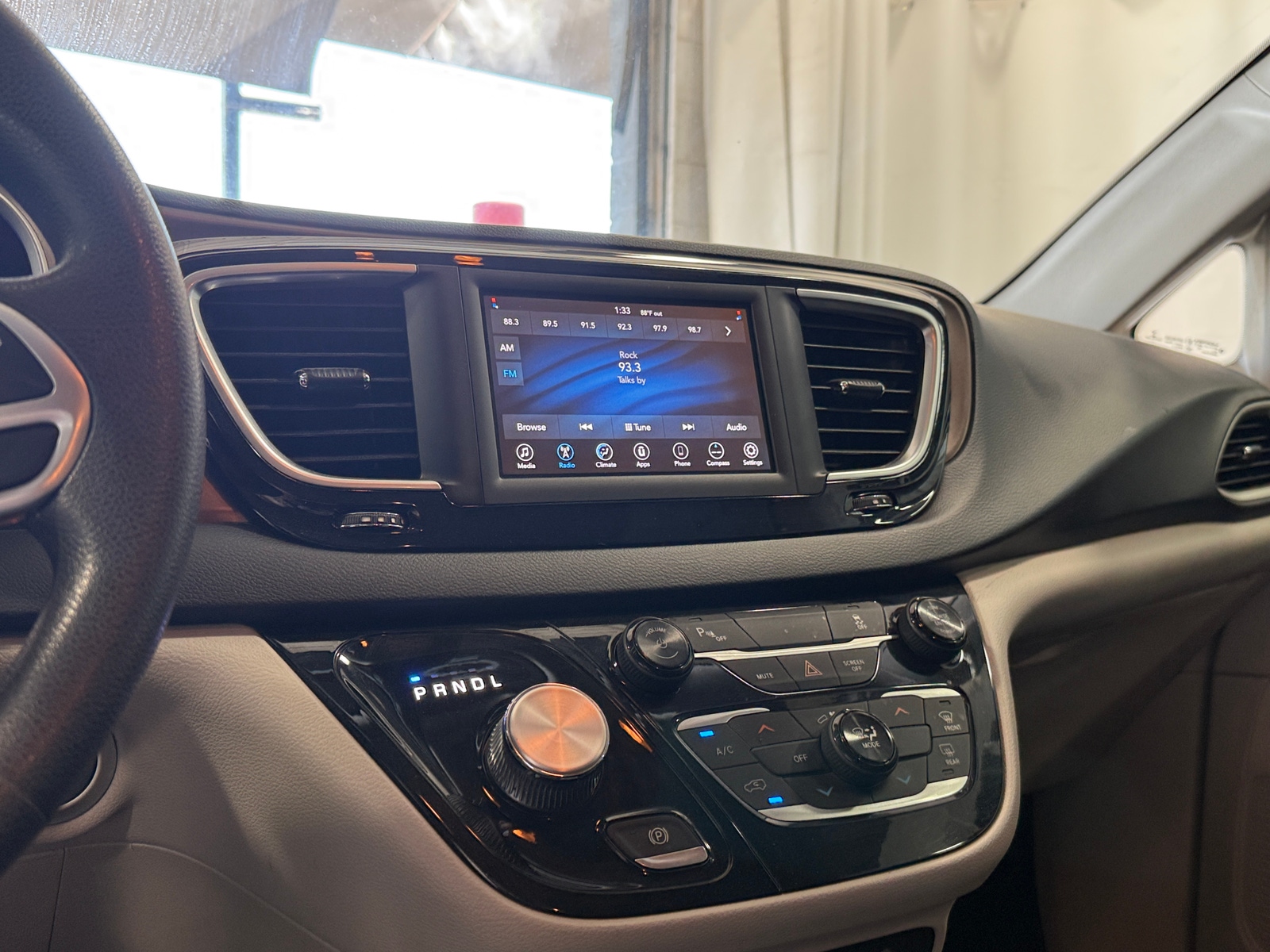Thumbnail: 2018 Chrysler Pacifica - 4