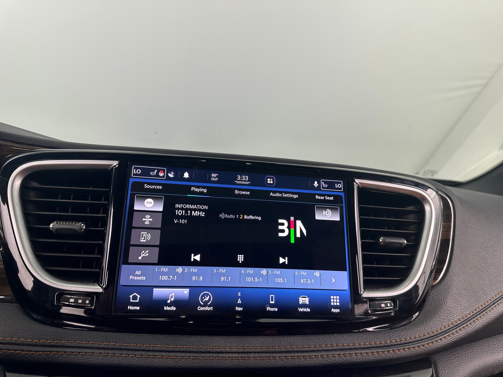Thumbnail: 2021 Chrysler Pacifica - 3