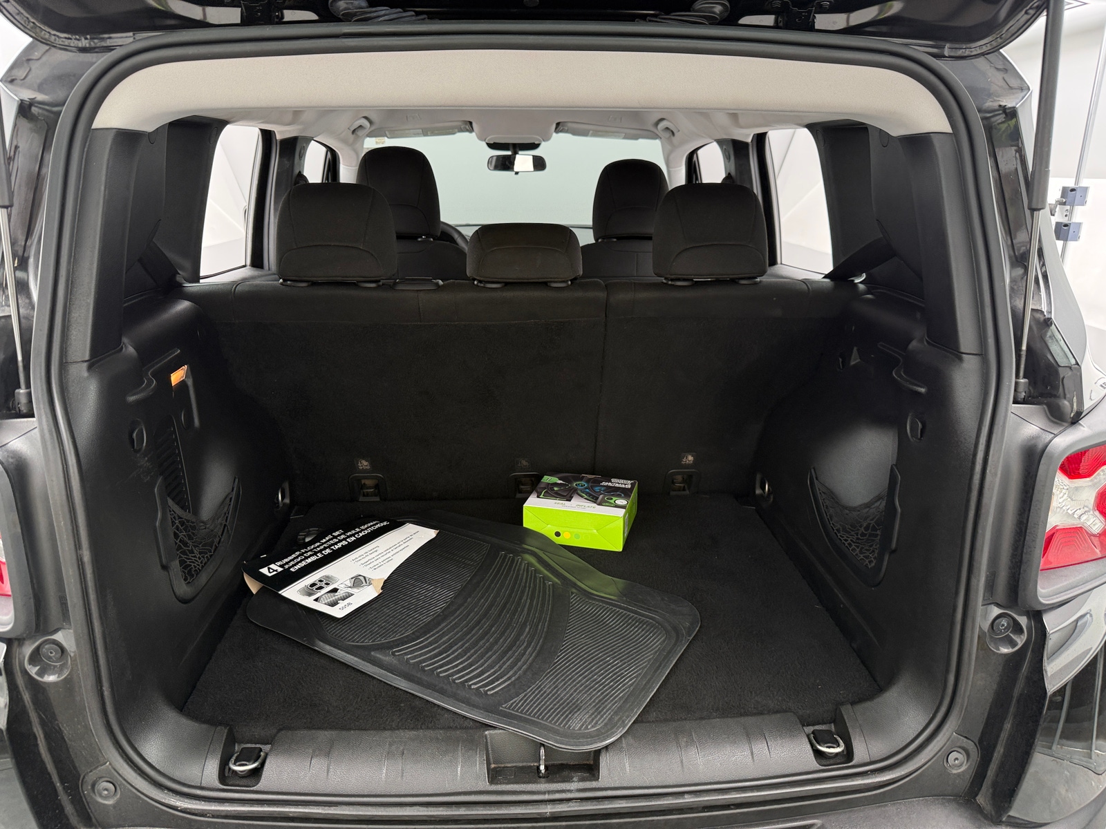 Thumbnail: 2018 Jeep Renegade - 7