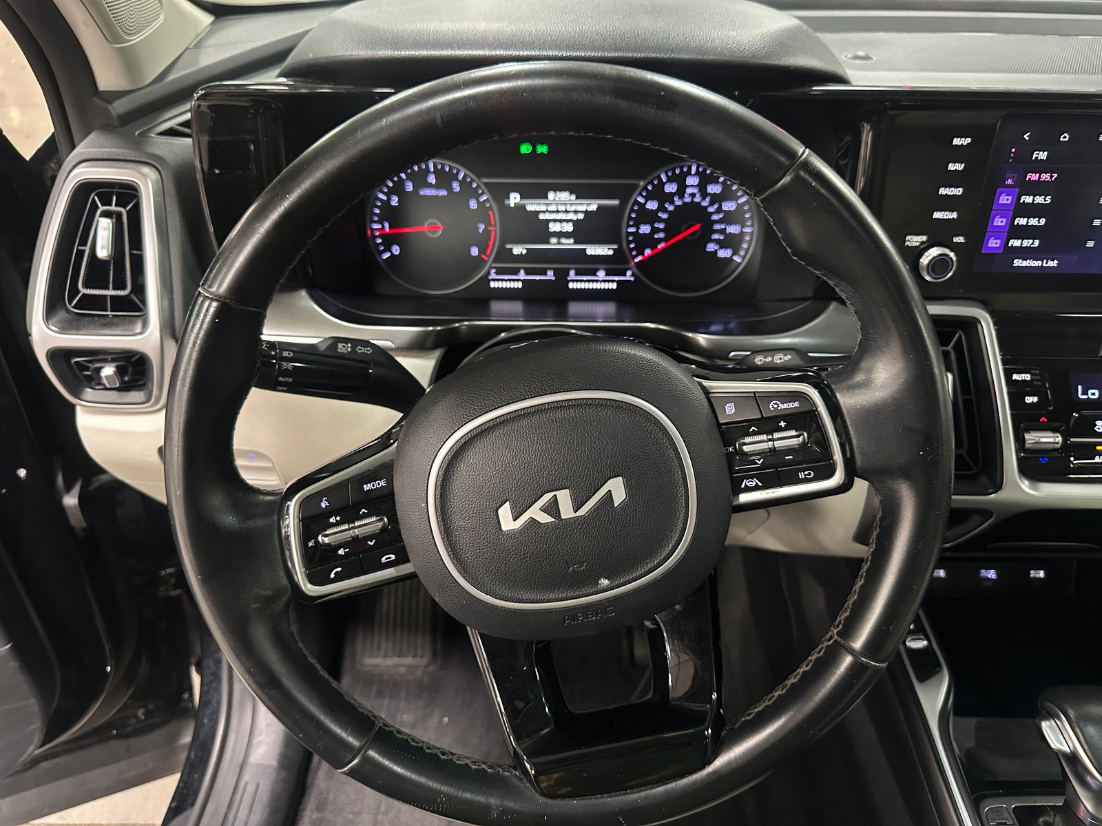 Thumbnail: 2022 Kia Sorento - 4