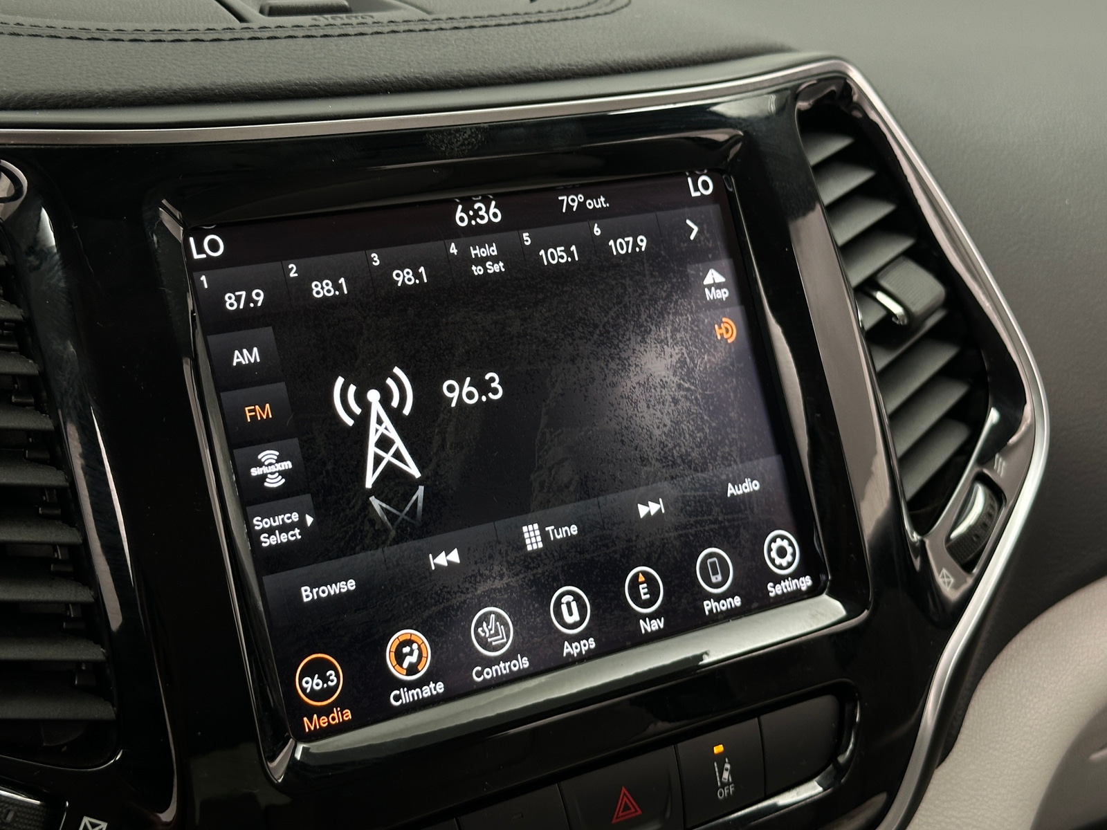 Thumbnail: 2020 Jeep Cherokee - 3