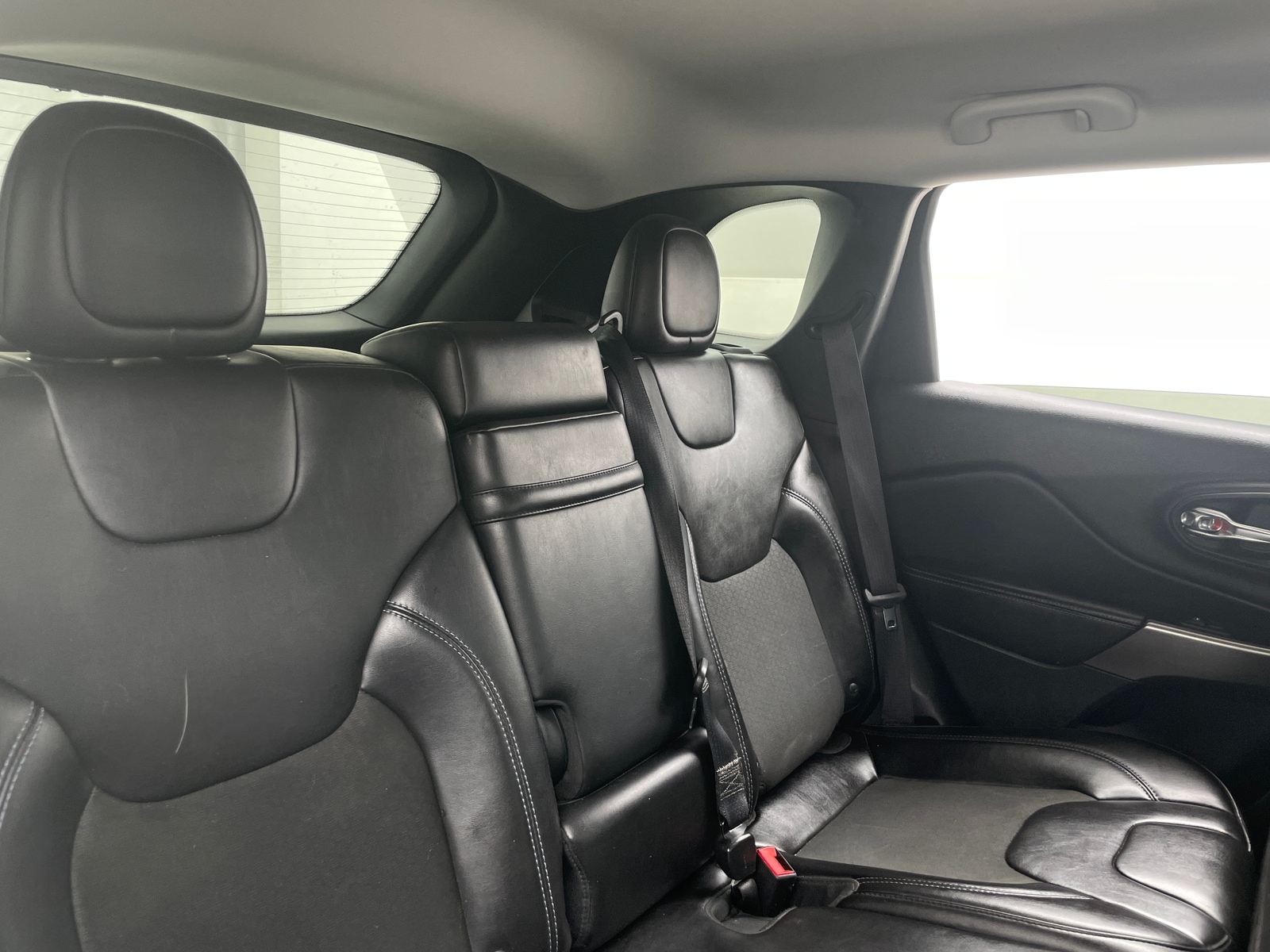 Thumbnail: 2019 Jeep Cherokee - 6