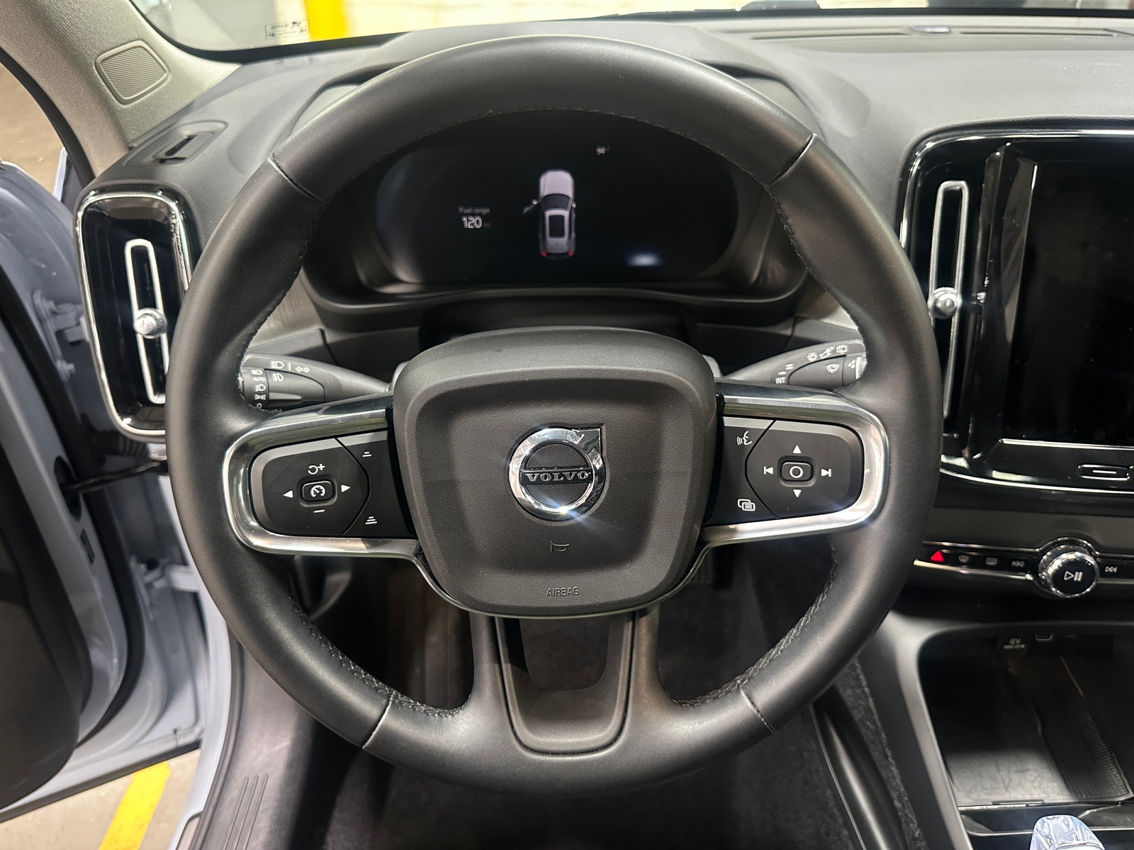 Thumbnail: 2026 Volvo XC40 - 5