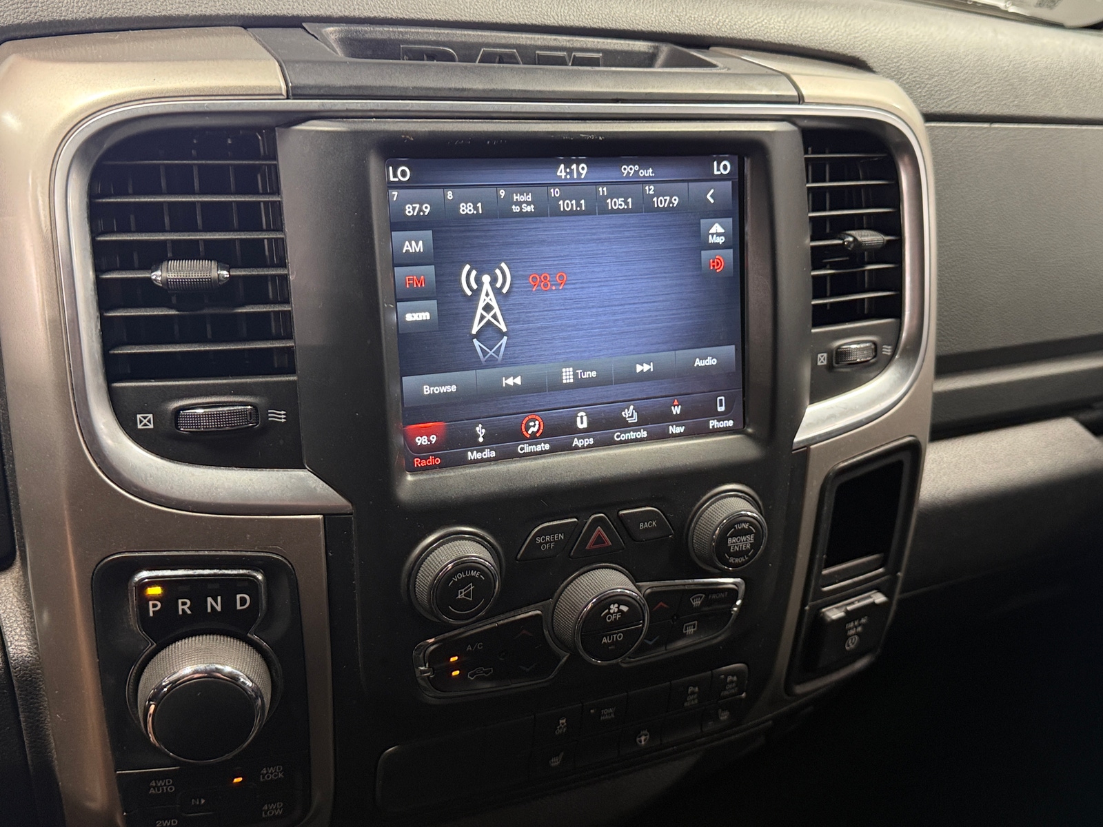 Thumbnail: 2019 RAM 1500 Classic - 4