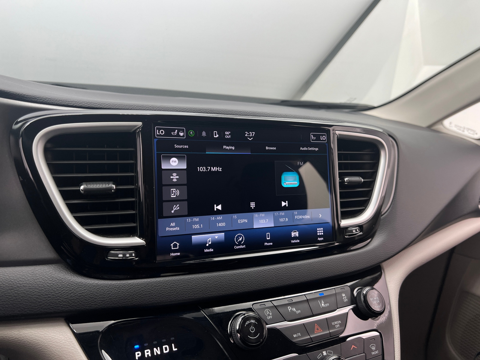 Thumbnail: 2024 Chrysler Pacifica - 3