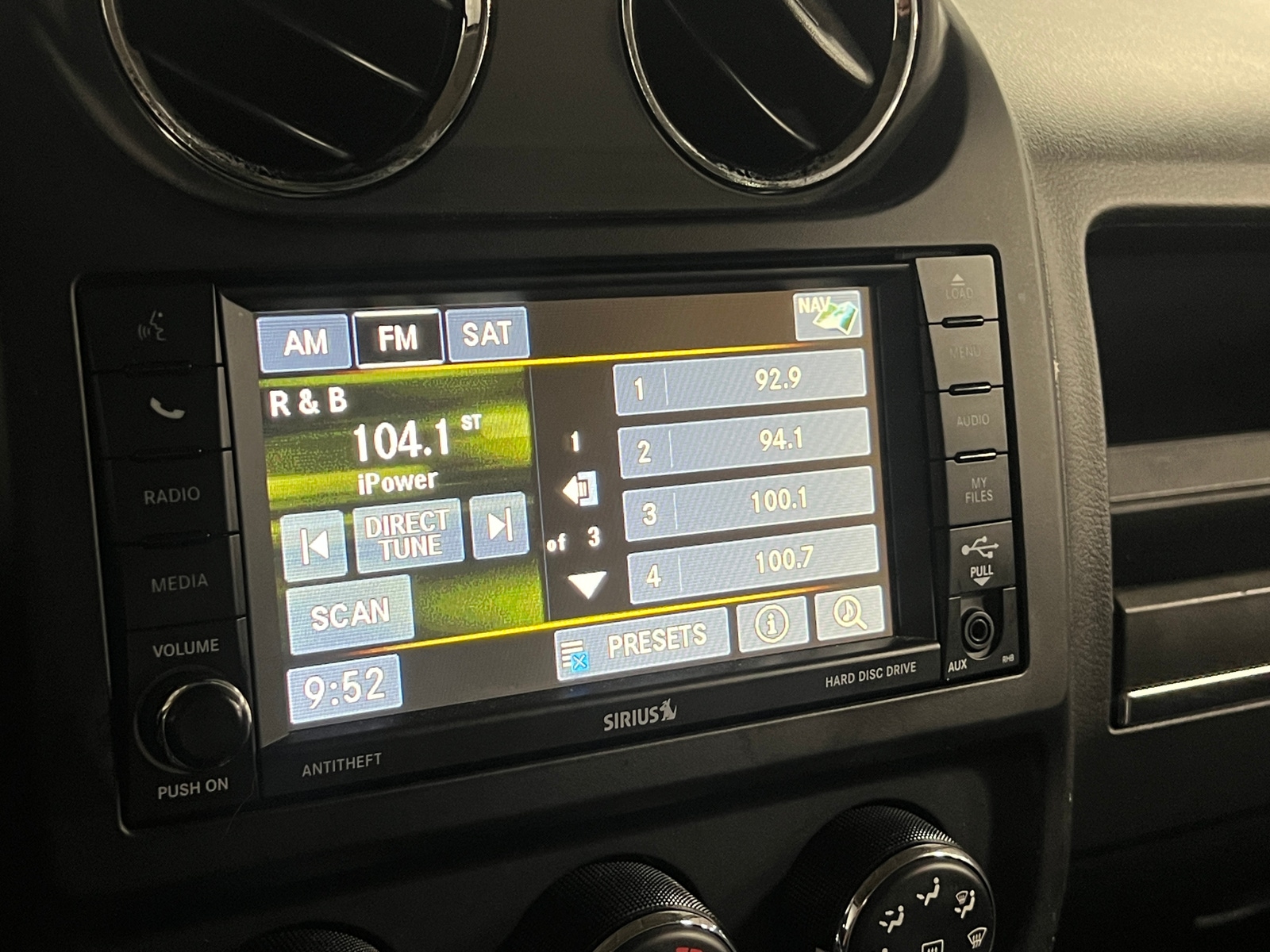 Thumbnail: 2015 Jeep Patriot - 3
