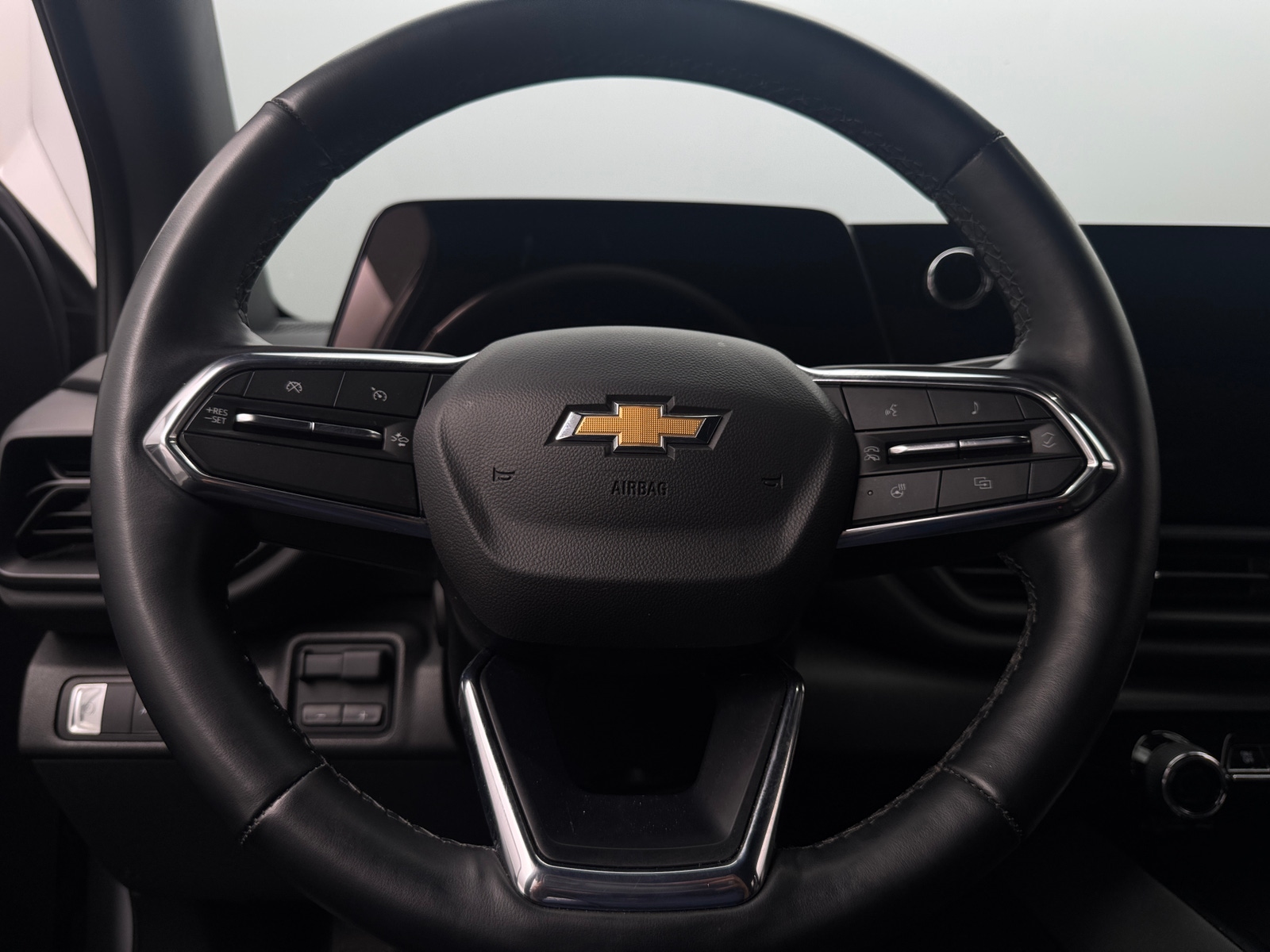 Thumbnail: 2025 Chevrolet Silverado EV - 4